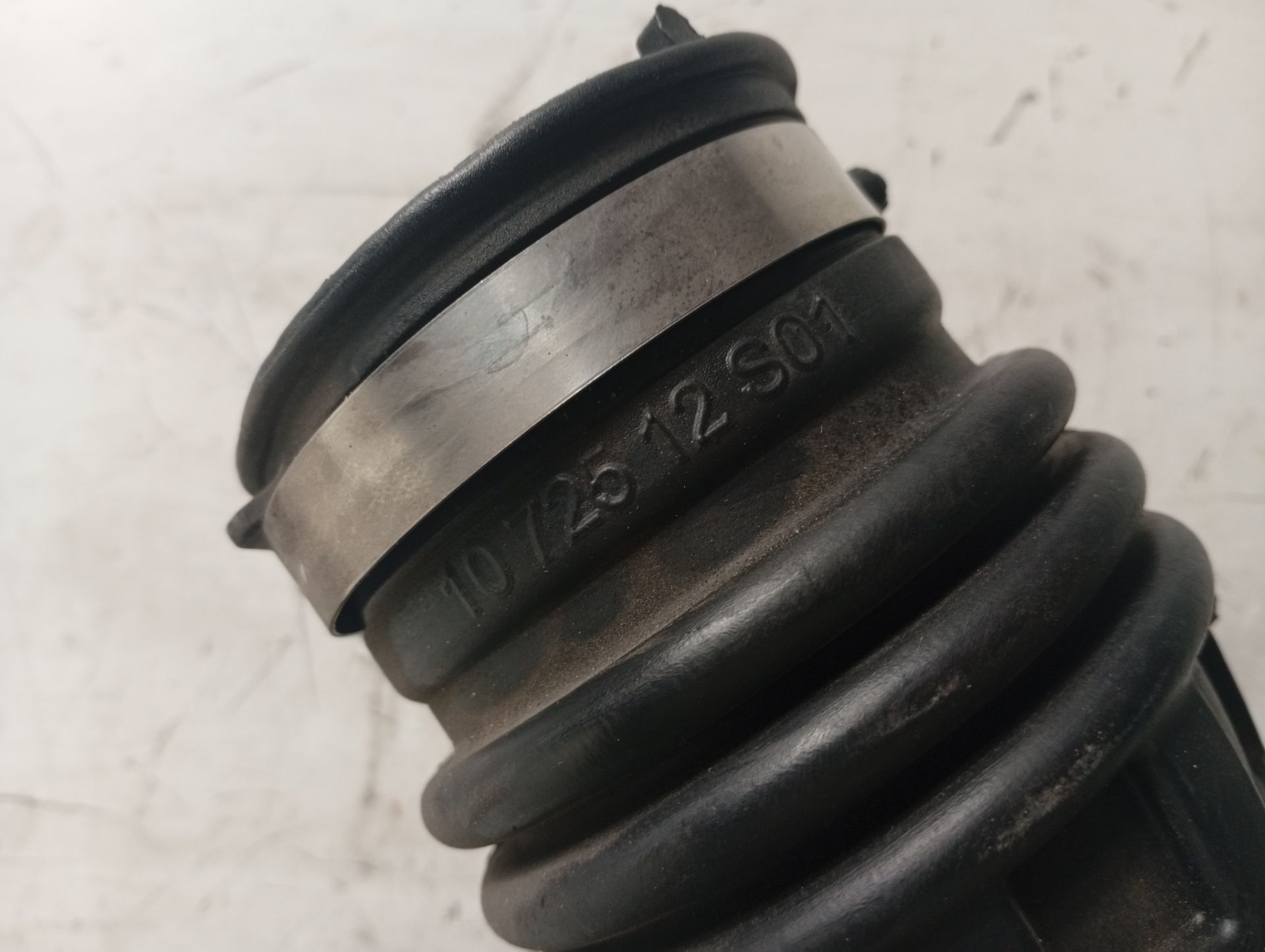 Tubo 1072512S01 de Nissan Qashqai 2011-2014 - pieza usada