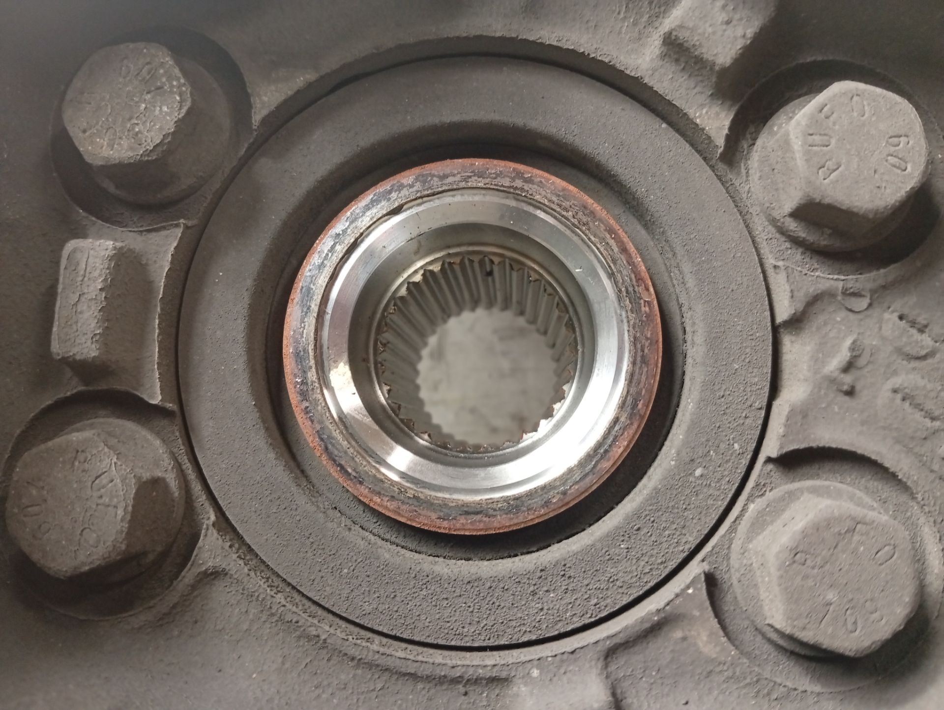 Mangueta delantera derecha 4D0141D040 de Nissan Qashqai 2011-2014 - pieza usada