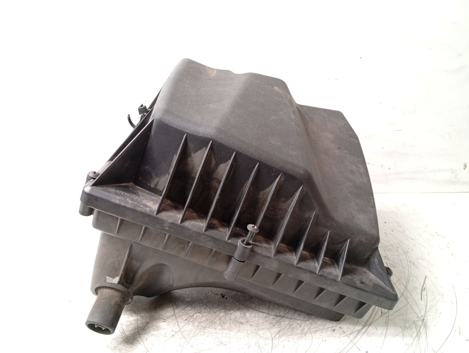 Filtro de aire A20DT 13311896 de Opel Zafira 2010-2013 con 129000 km - pieza usada