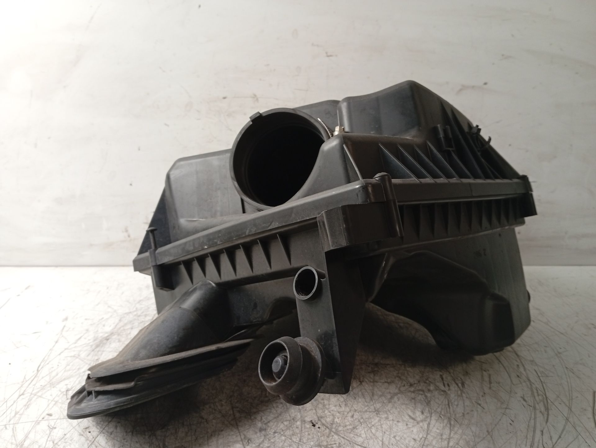 Filtro de aire A20DT 13311896 de Opel Zafira 2010-2013 con 129000 km - pieza usada