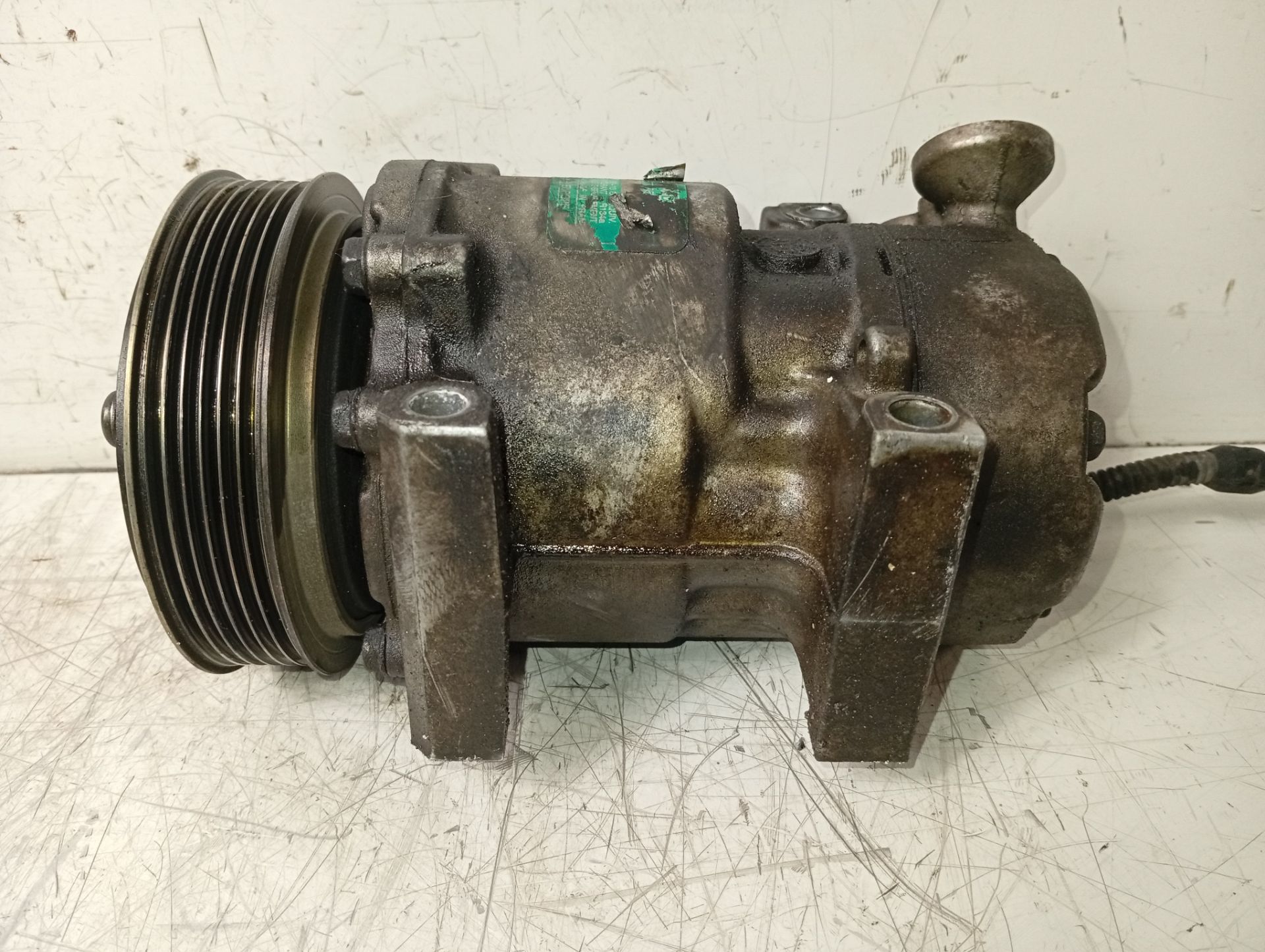 Compresor del aire acondicionado 1421F de Citroen Xsara 2000-2002 - pieza usada