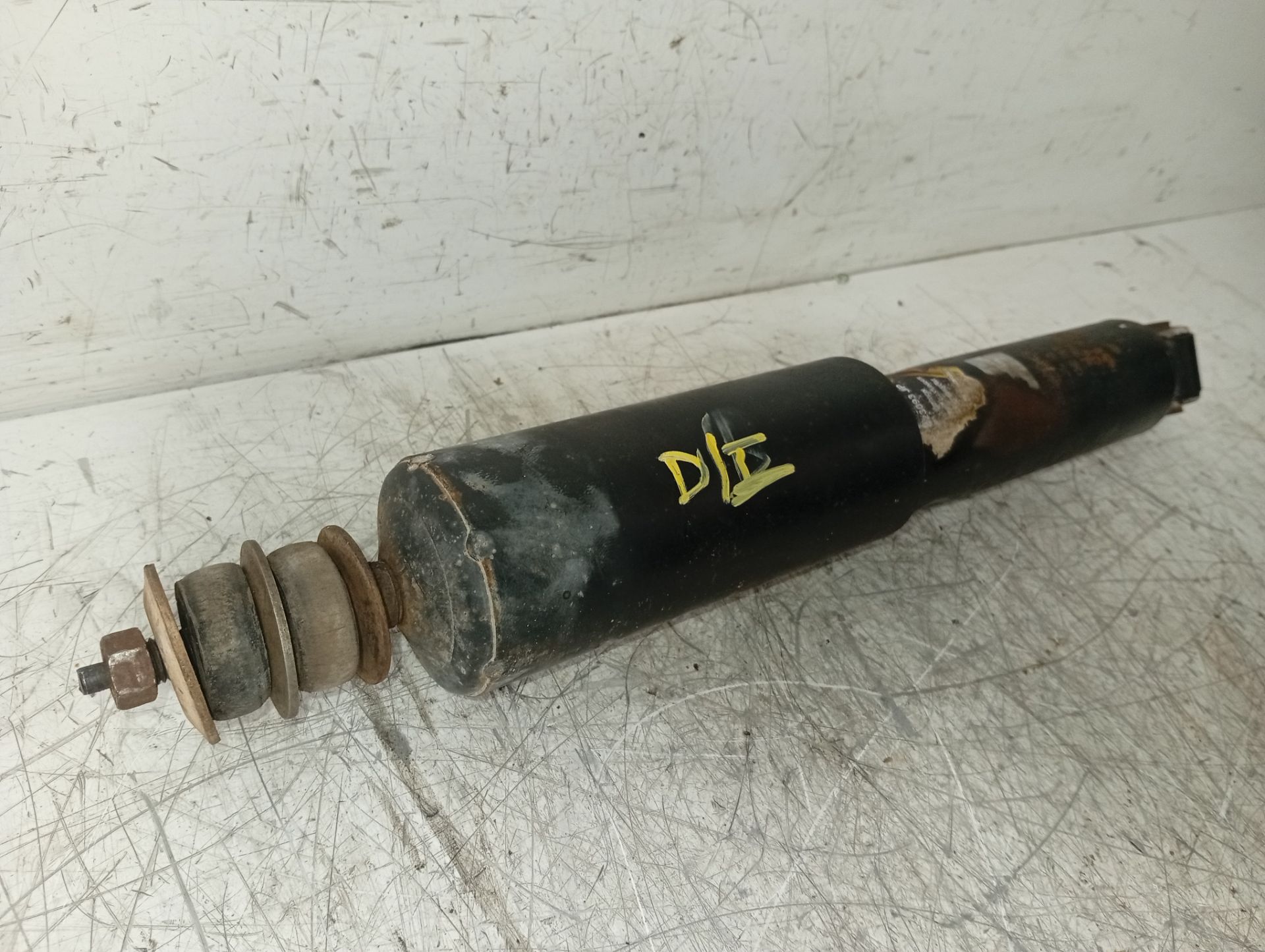 Amortiguador delantero izquierdo 423093JP de Ford Ranger (et) 2006-2012 - pieza usada