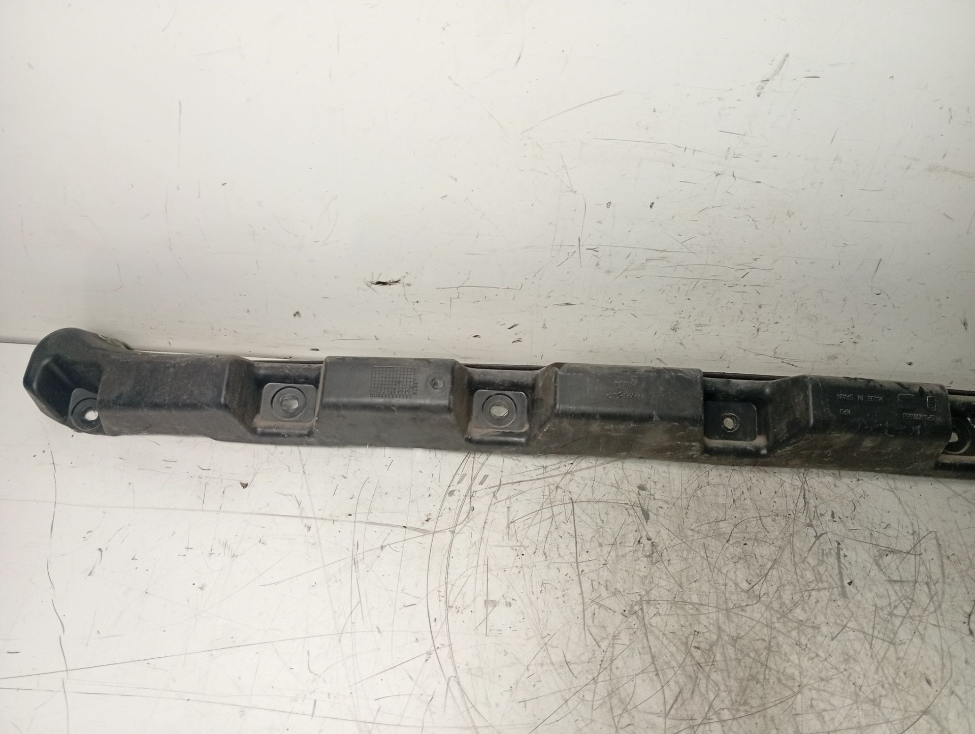 Refuerzo paragolpes trasero 5P8807863 de Seat Altea xl 2007-2011 - pieza usada