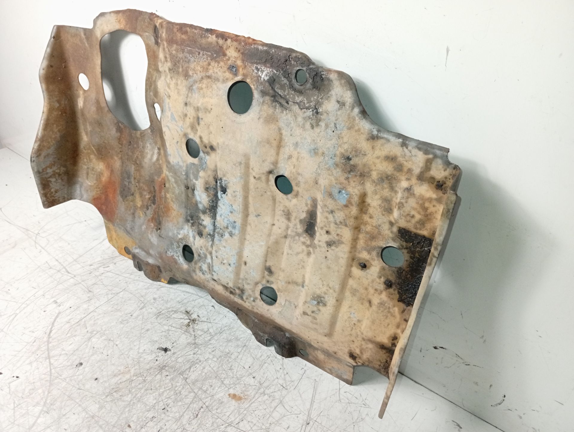 Cubrecarter 6M345C076BA de Ford Ranger (et) 2006-2012 - pieza usada