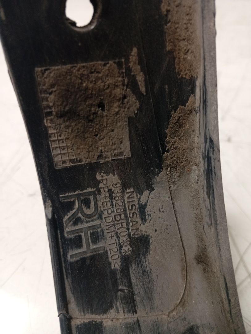 Aletín trasero derecho 93828BRO de Nissan Qashqai 2011-2014 - pieza usada
