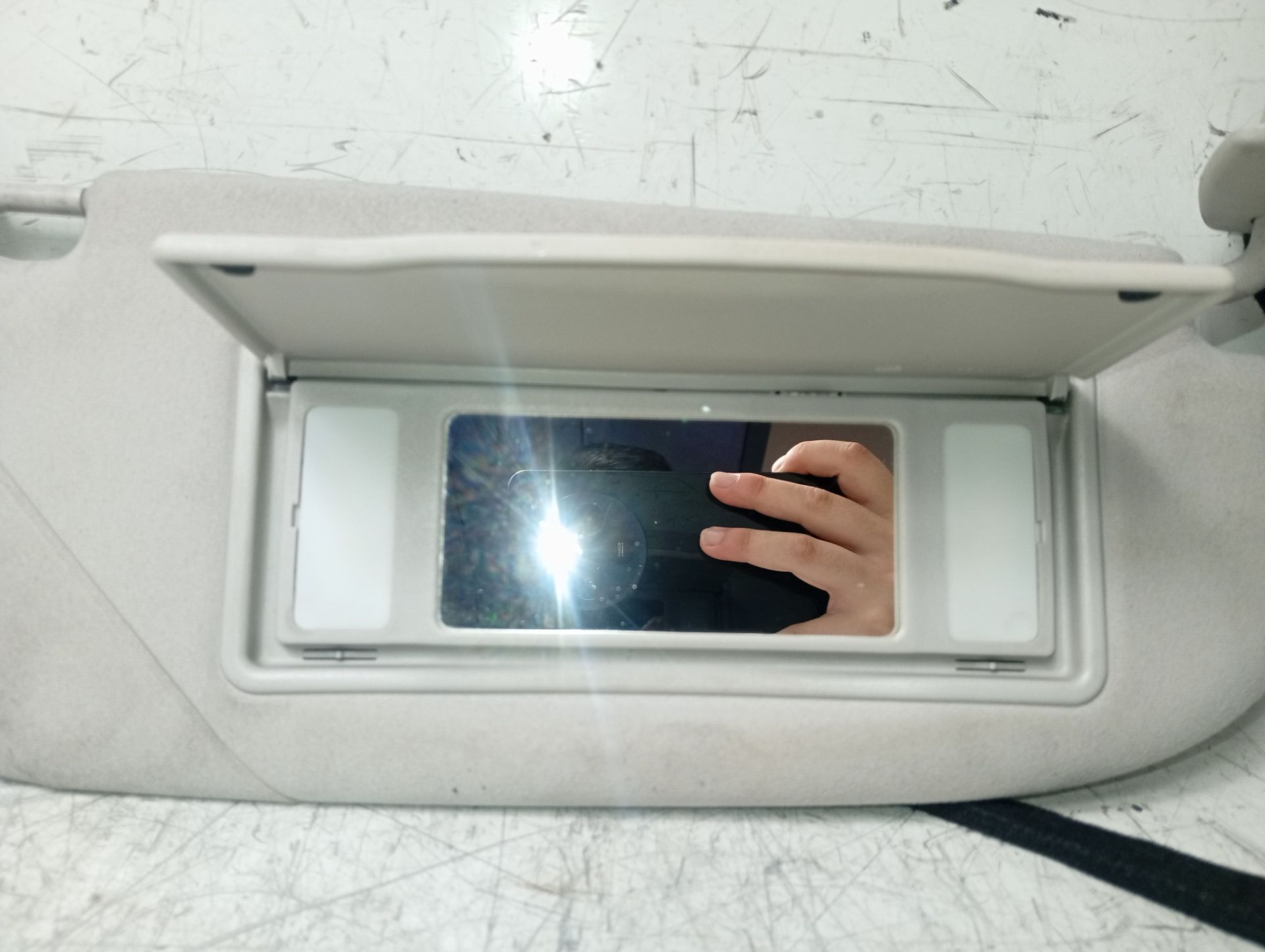 Sun visor rh 8143HH de Peugeot 307 cc (3b) 2005-2009 - pieza usada