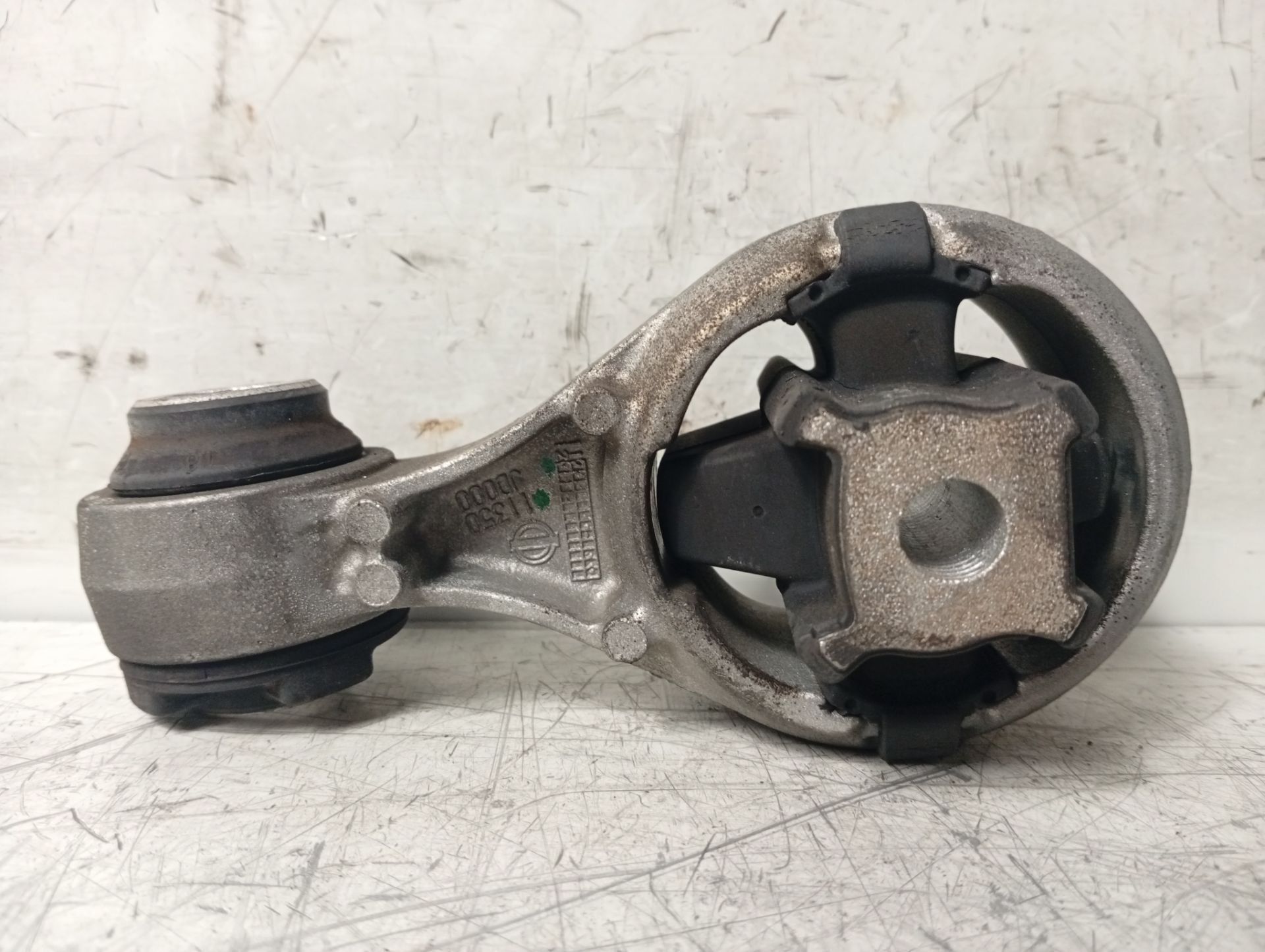 Support moteur 11350J0000 de Nissan Qashqai 2011-2014 - pieza usada