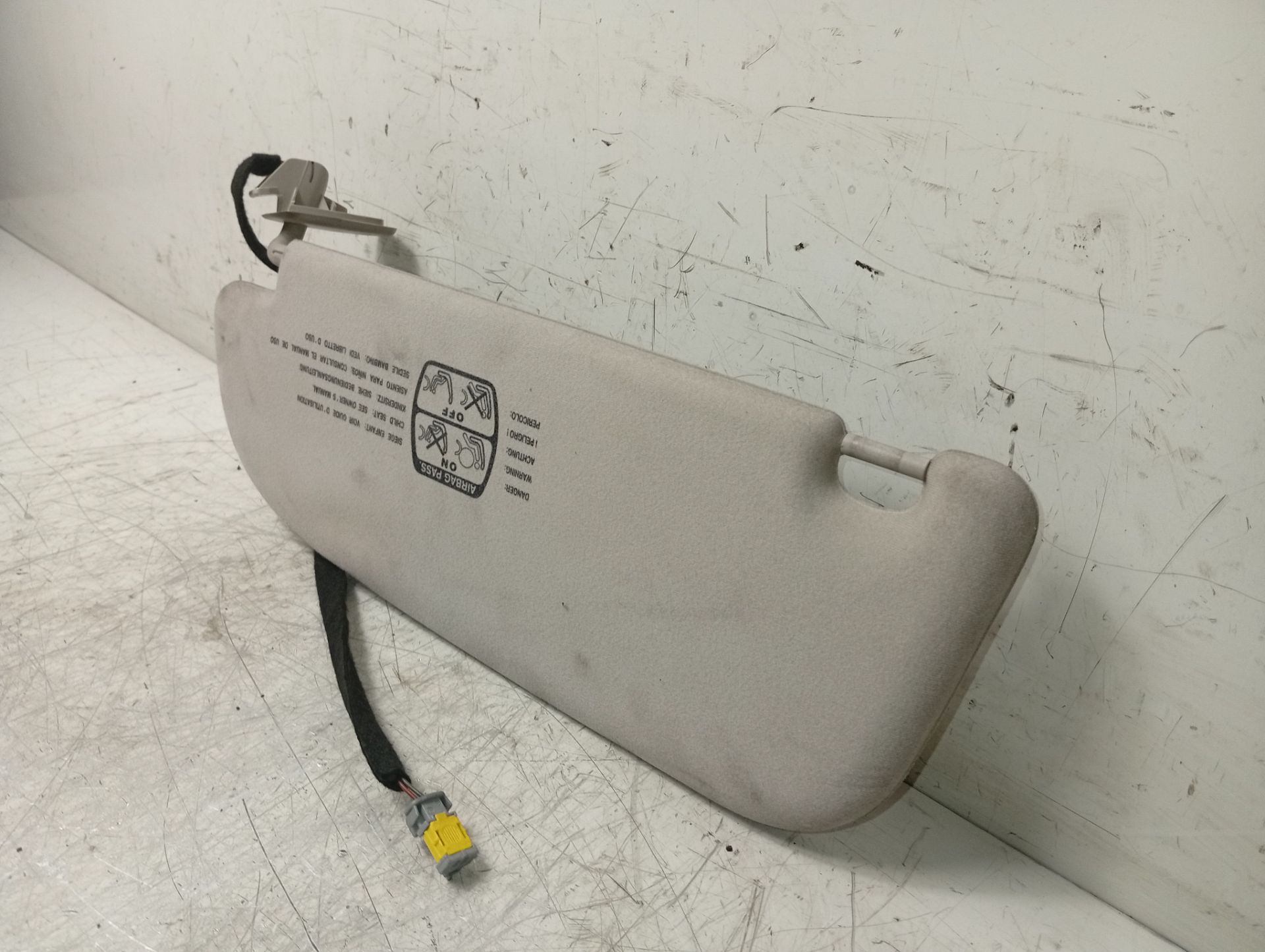 Sun visor rh 8143HH de Peugeot 307 cc (3b) 2005-2009 - pieza usada