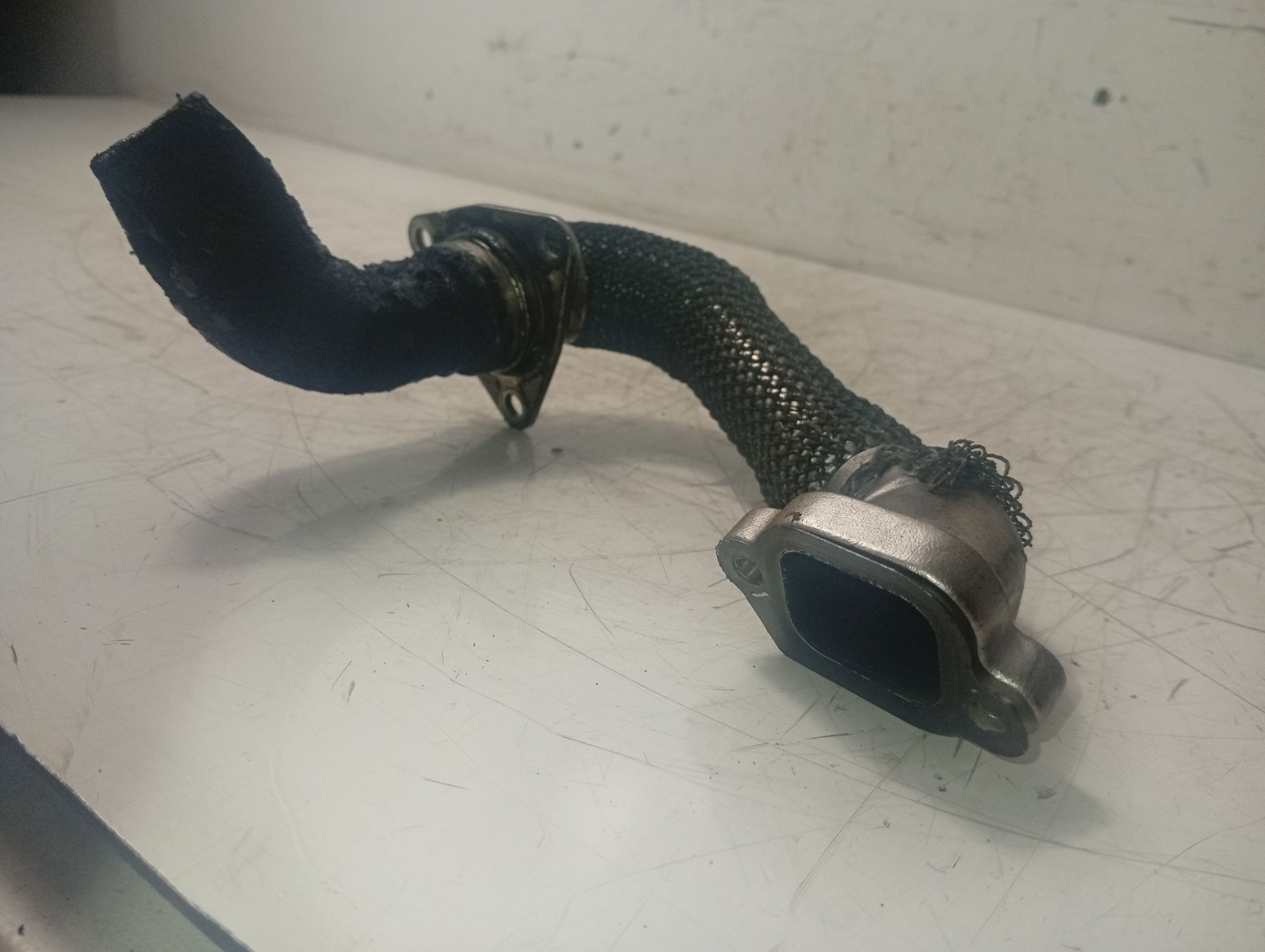 Tubo 55562835 de Opel Insignia 2008-2011 - pieza usada