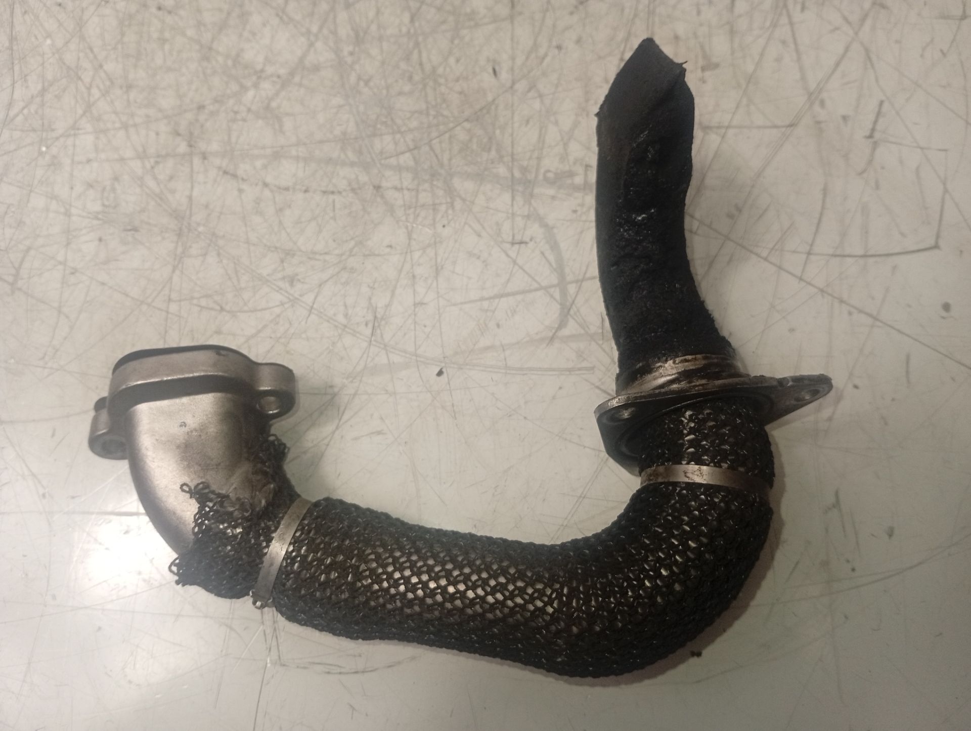 Tubo 55562835 de Opel Insignia 2008-2011 - pieza usada