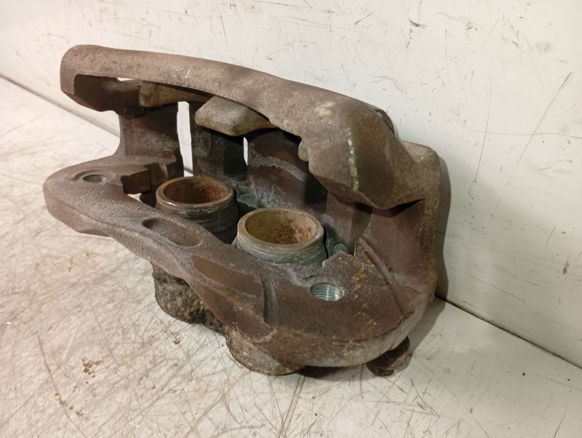 Pinza de freno delantera derecha 1454526 de Ford Ranger (et) 2006-2012 - pieza usada