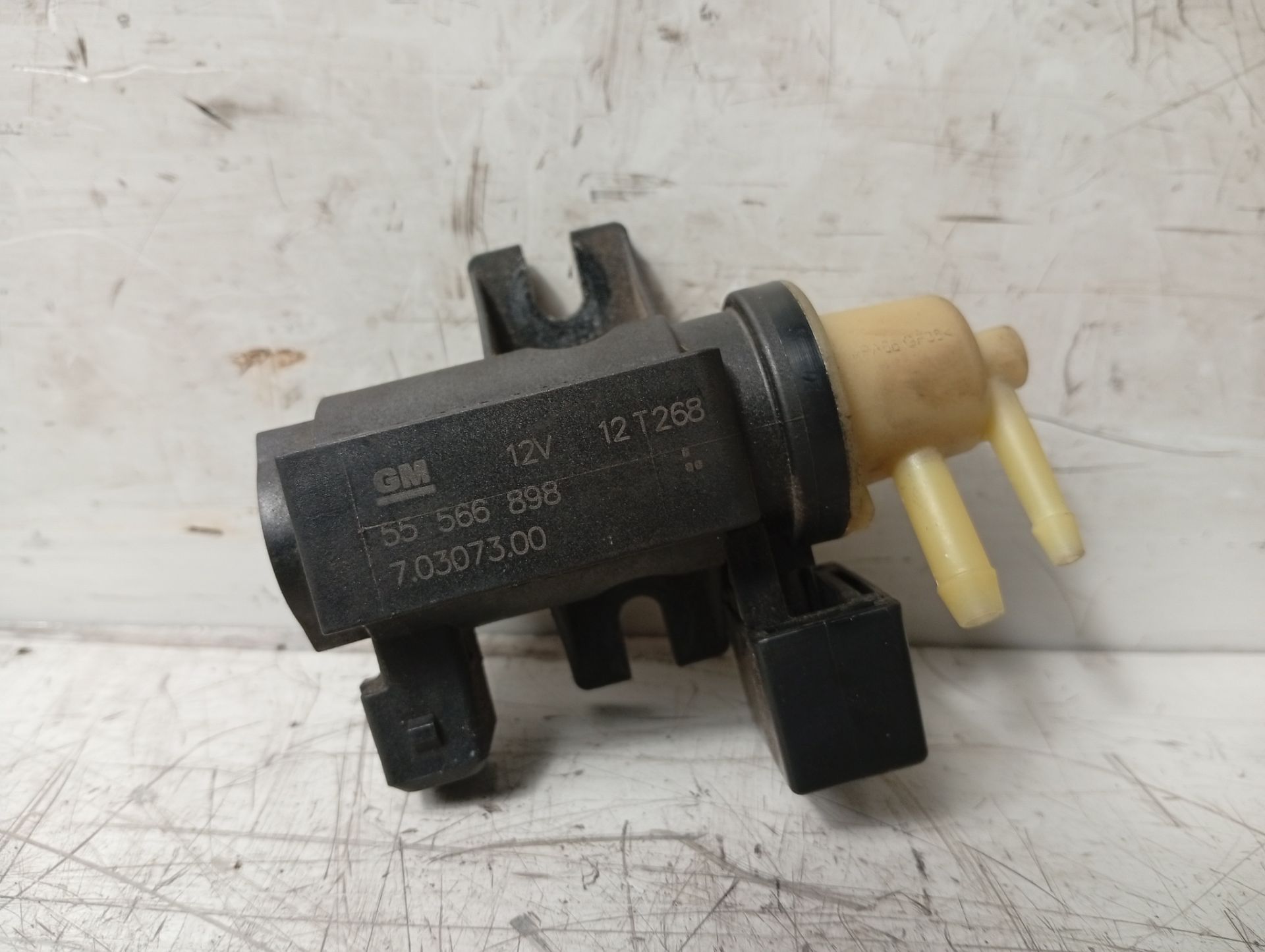 Válvula de aire adicional A20DT 55566898 de Opel Zafira 2010-2013 con 129000 km - pieza usada