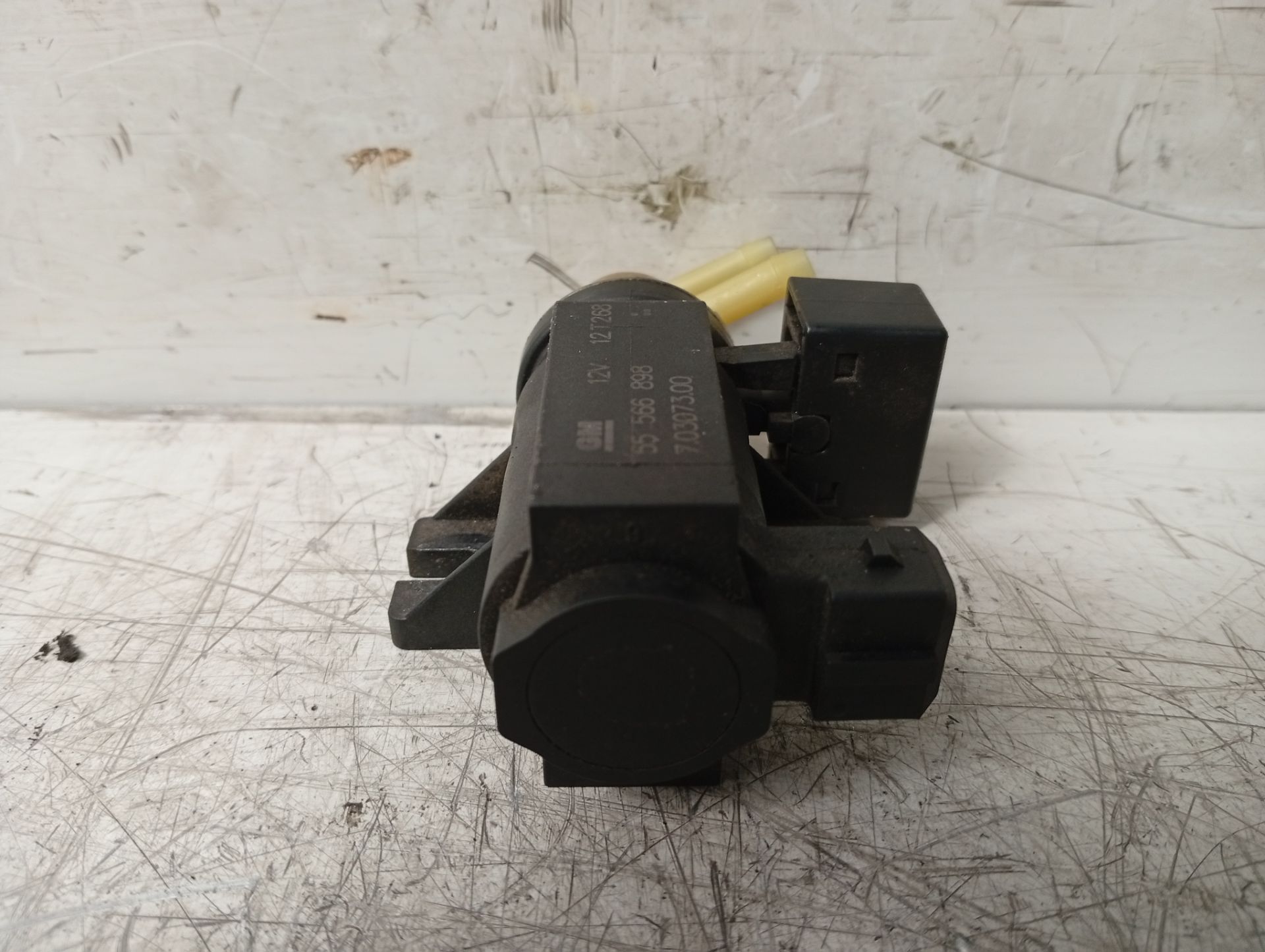 Válvula de aire adicional A20DT 55566898 de Opel Zafira 2010-2013 con 129000 km