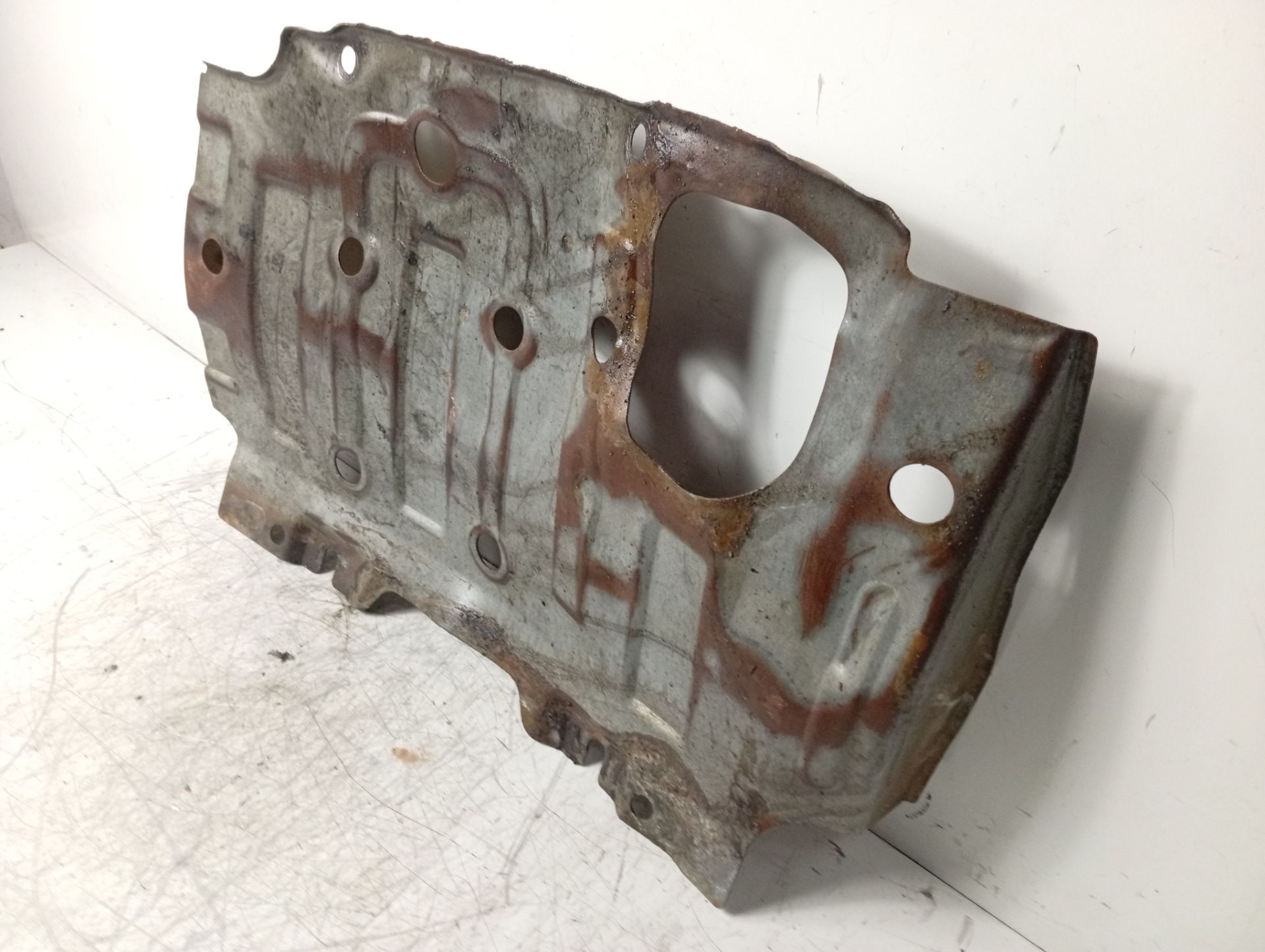 Cubrecarter 6M345C076BA de Ford Ranger (et) 2006-2012 - pieza usada
