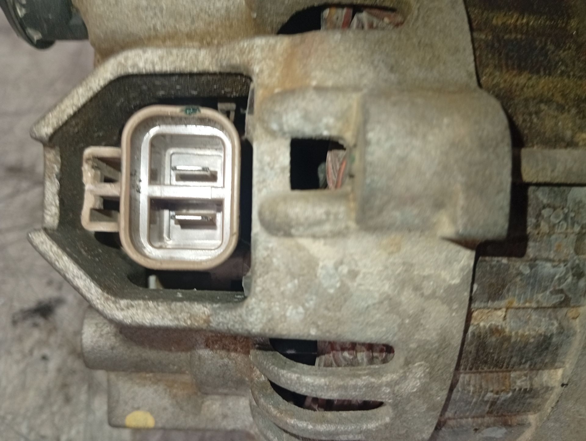 Alternador A2TC1479ZT de Ford Ranger (et) 2006-2012 - pieza usada