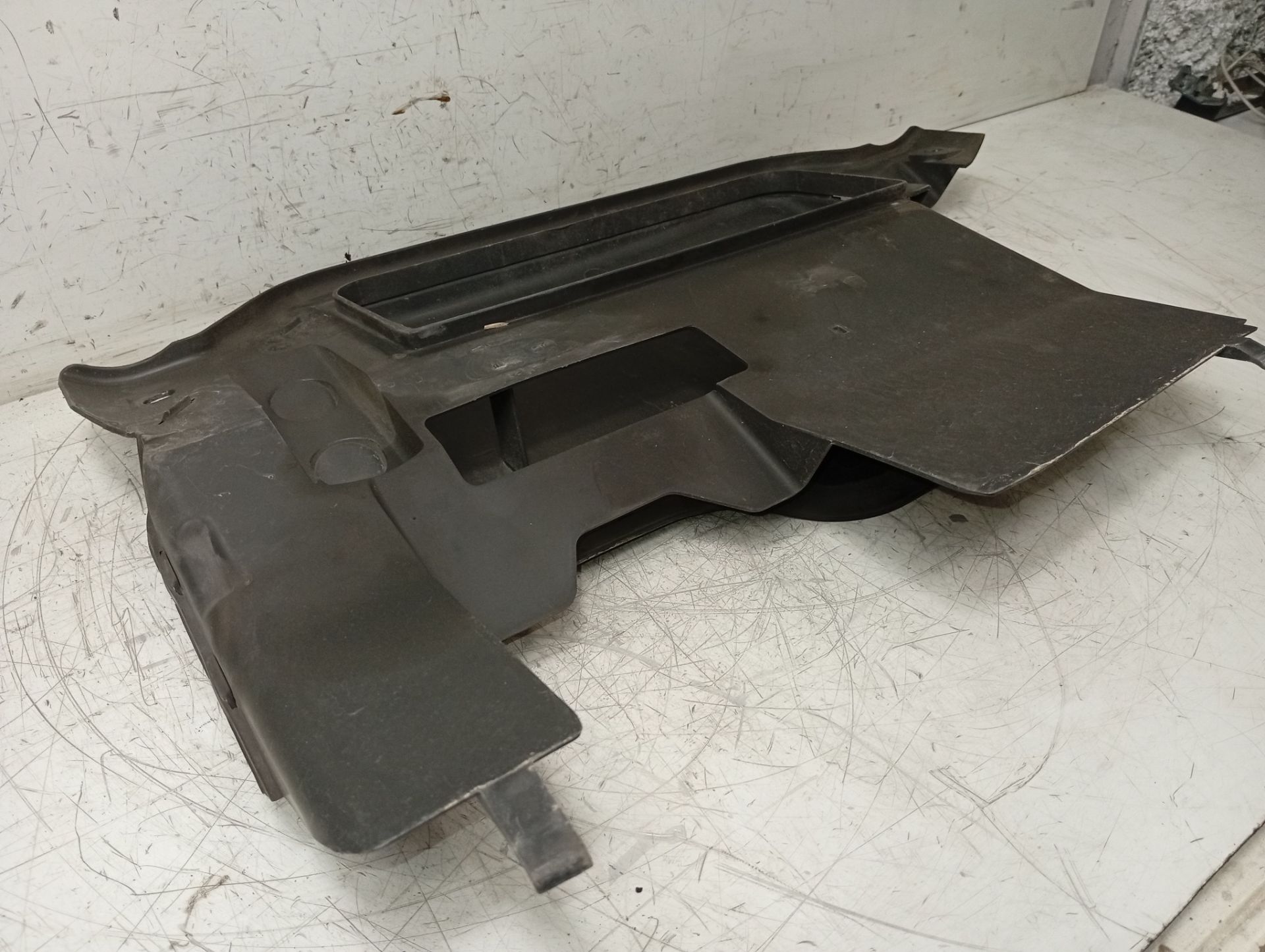 Tapa motor XS406C646B de Ford Focus sedán (dfw) 1999-2004 - pieza usada