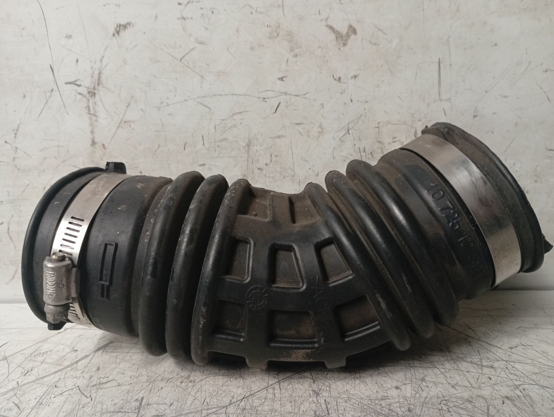 Tubo 1072512S01 de Nissan Qashqai 2011-2014 - pieza usada