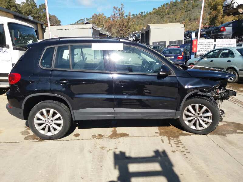 VOLKSWAGEN Tiguan 1 generation (2007-2017) Aizmugurējo labo durvju logu pacēlājs 5N0839730R 22067901