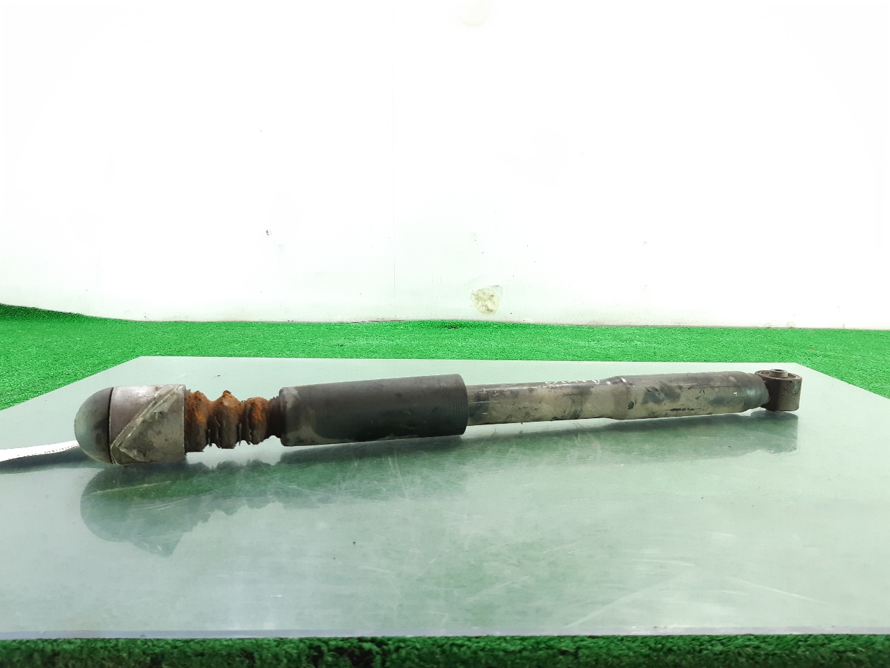 VOLKSWAGEN Fox 2 generation (2003-2009) Rear Right Shock Absorber 5Z0512011A 18676868