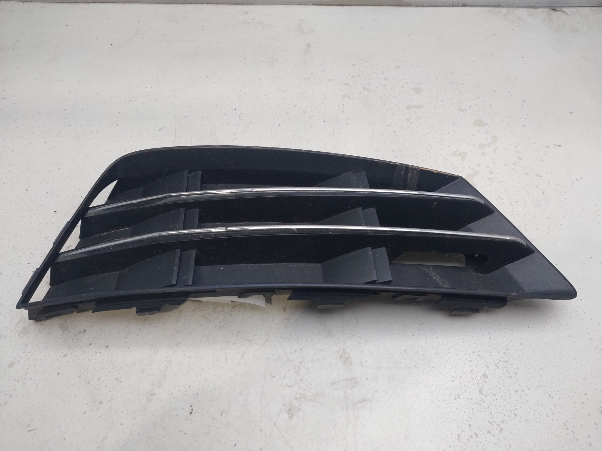 AUDI A4 B9/8W (2015-2024) Front Right Grill 8W0807682R 24769219