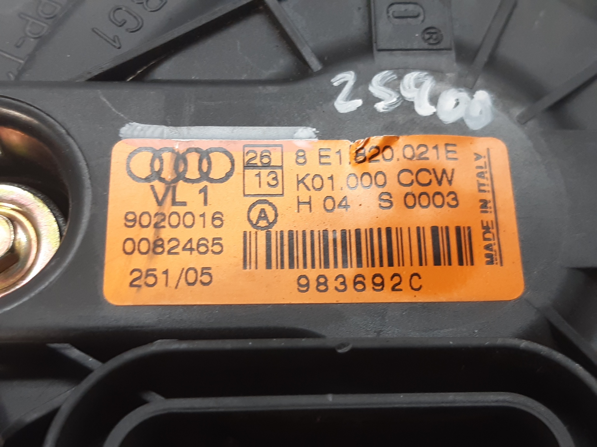 AUDI A4 B7/8E (2004-2008) Lämmittimen tuuletin 8E1820021E 18761530