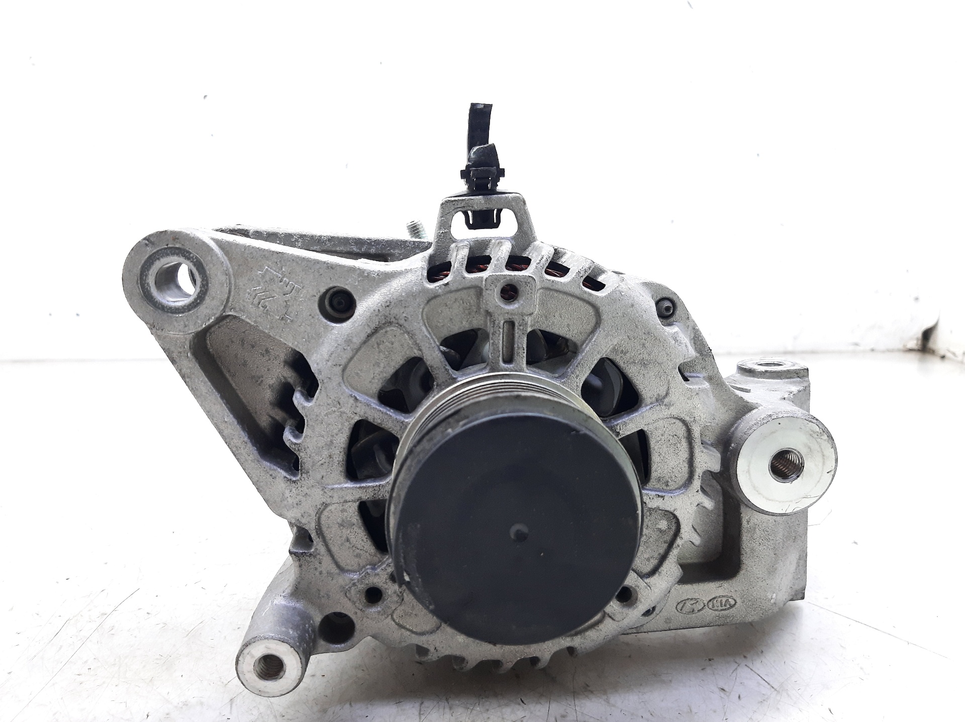 KIA Sportage 3 generation (2010-2015) Alternator 373002U200 24945019