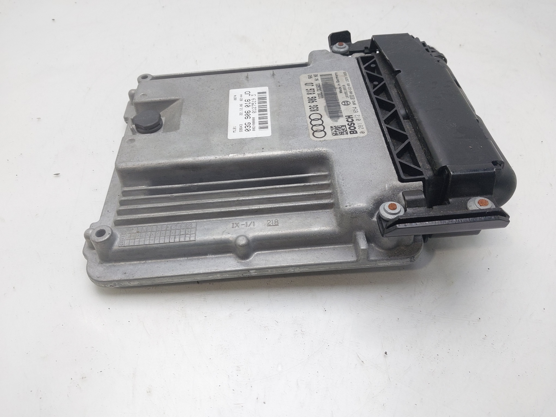 SUZUKI A4 B7/8E (2004-2008) Moottorin ohjausyksikkö ECU 03G906016JD 22610591