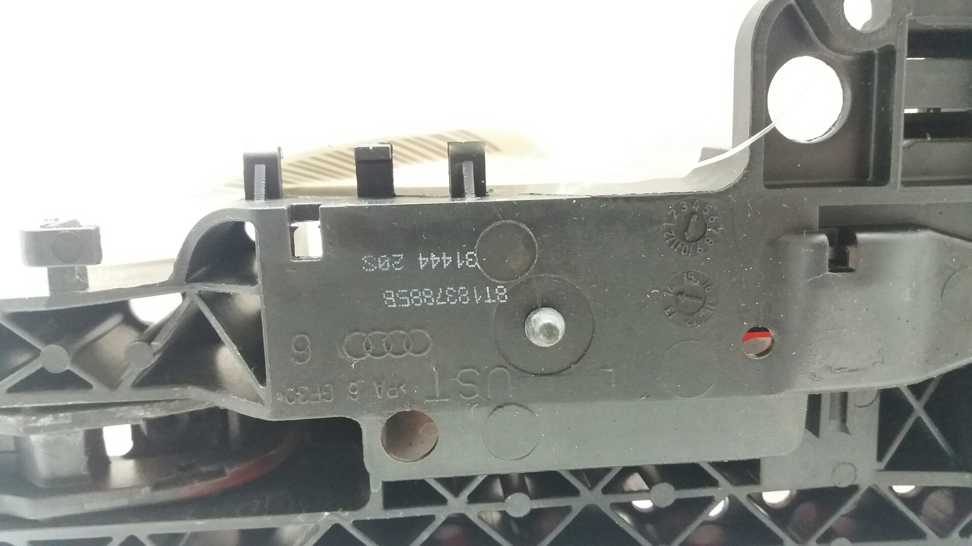 AUDI A7 C7/4G (2010-2020) Priekinių kairių durų išorinė rankenėlė 8T1837885B 22454814