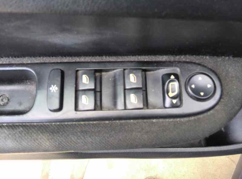 PEUGEOT 307 1 generation (2001-2008) Front Right Door Window Switch 96351625XT 20191910