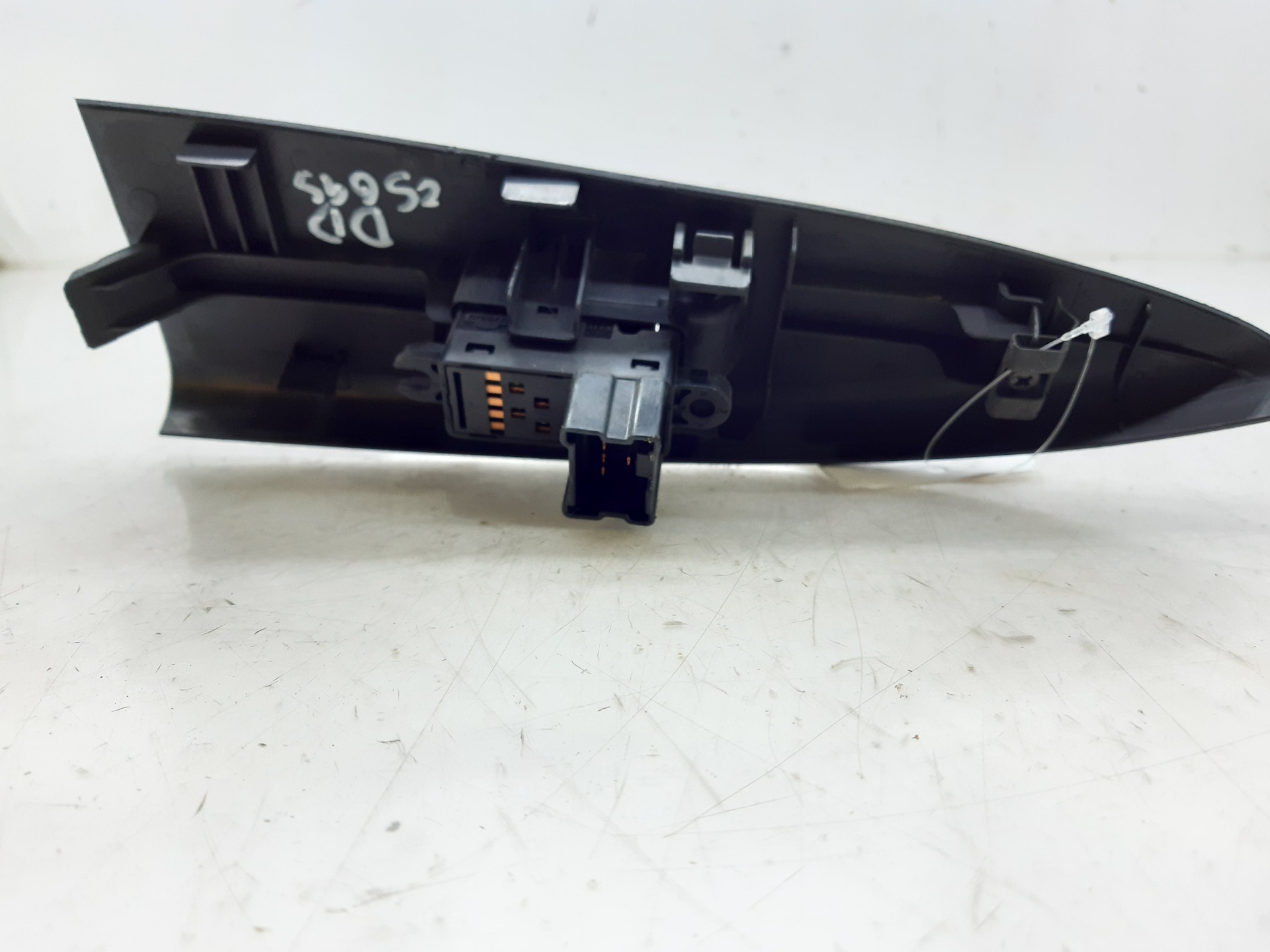 NISSAN Note 1 generation (2005-2014) Front Right Door Window Switch 25411EA00A 18729032