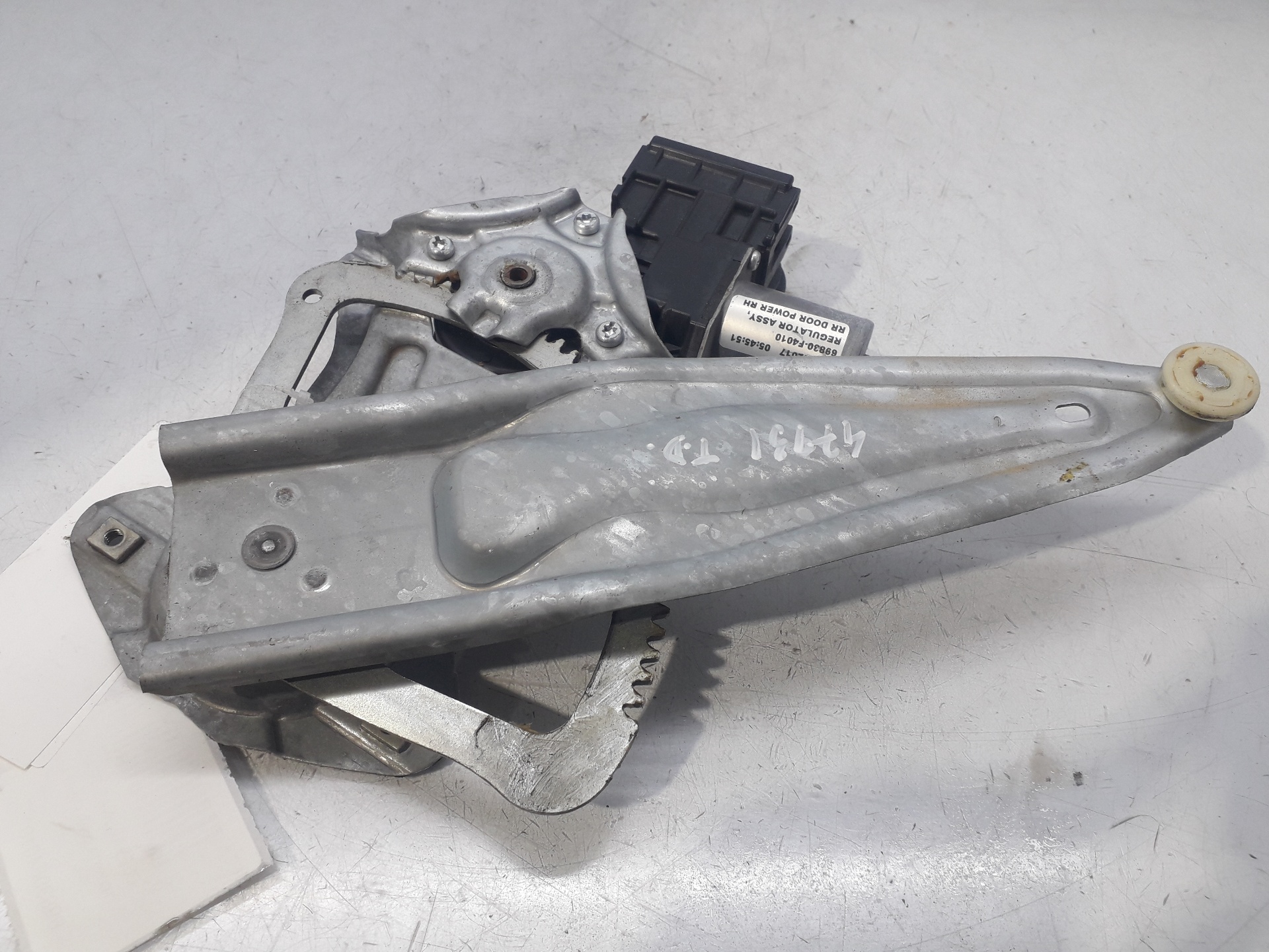 TOYOTA C-HR 1 generation (2016-2023) Rear Right Door Window Regulator 69830F4010 22301007