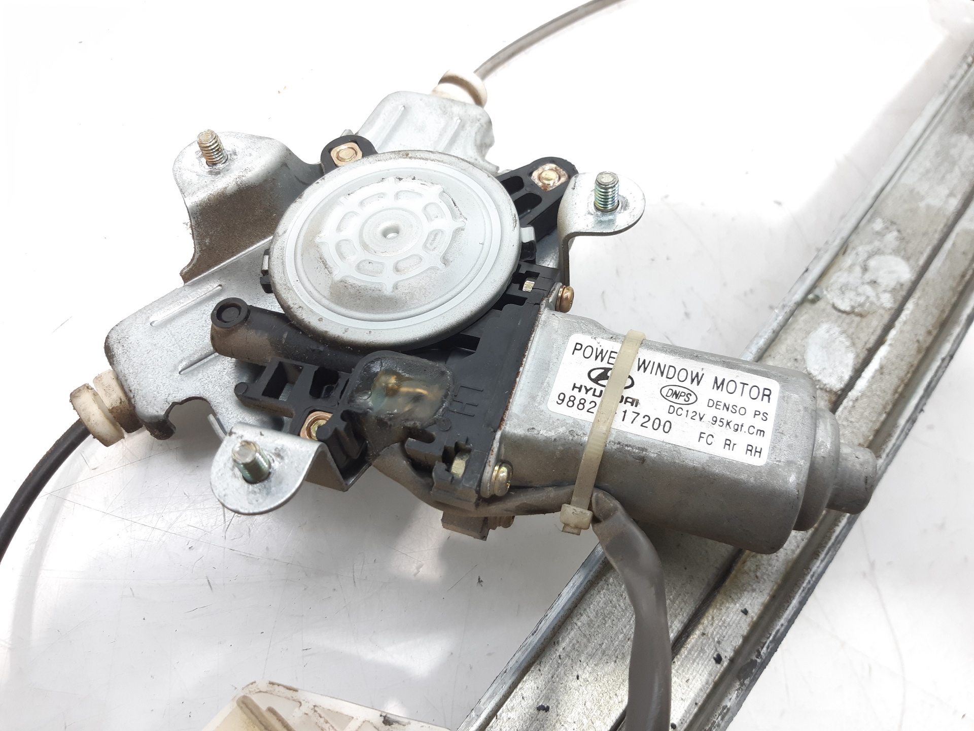 HYUNDAI Santa Fe SM (2000-2013) Bakre høyre dør vindusregulator 9882017200 18743978