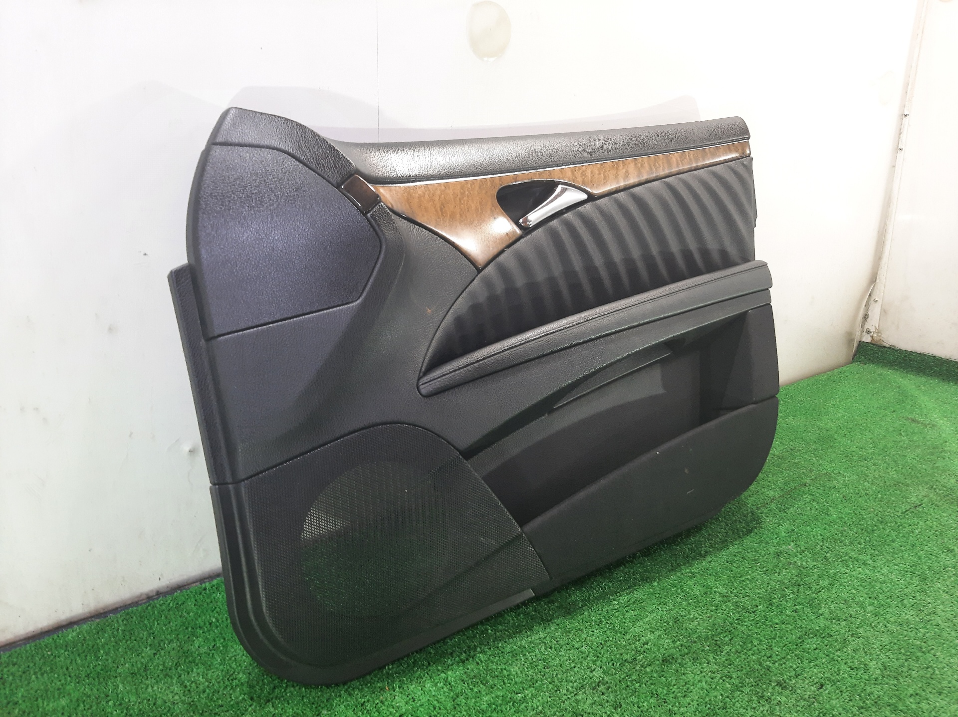 MERCEDES-BENZ E-Class W211/S211 (2002-2009) Front høyre dørpanel A2117204667 22431538