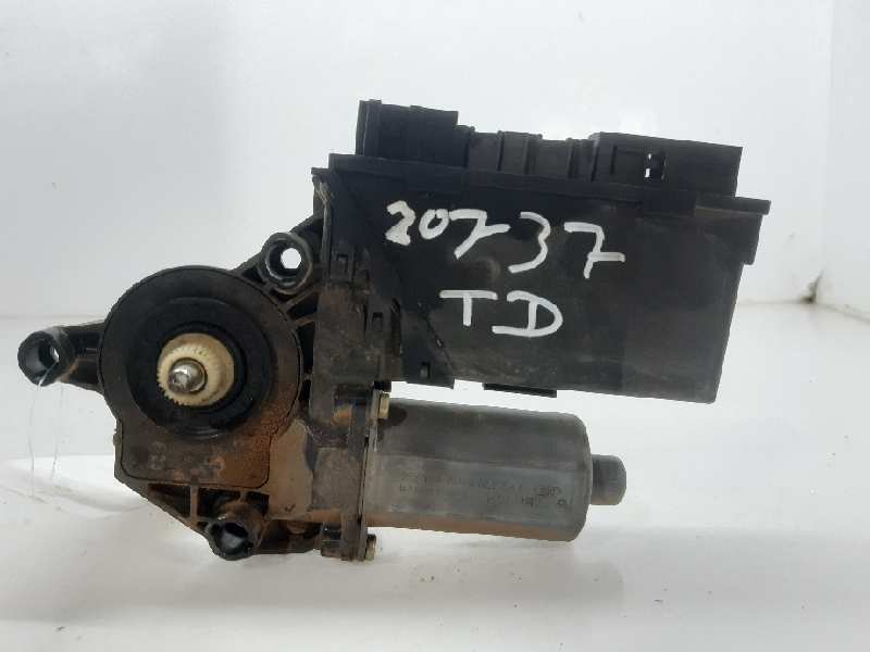 AUDI A4 B6/8E (2000-2005) Aizmugurējo labo durvju loga vadības motorīts 8E0959802A 18533405