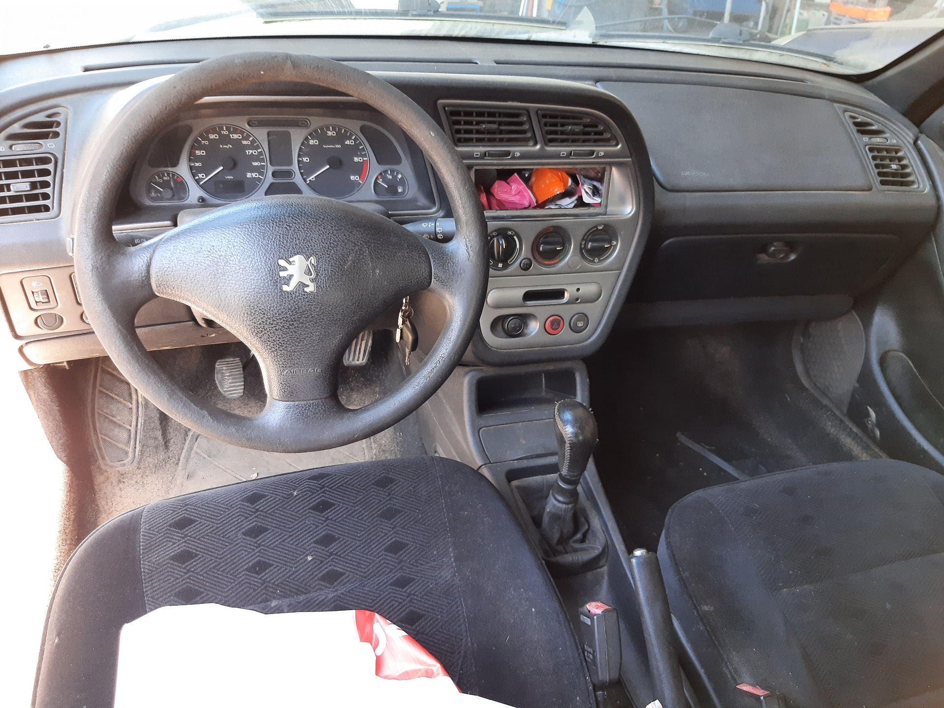 PEUGEOT 306 1 generation (1993-2002) Venstre baglygte 6350H7 22445990