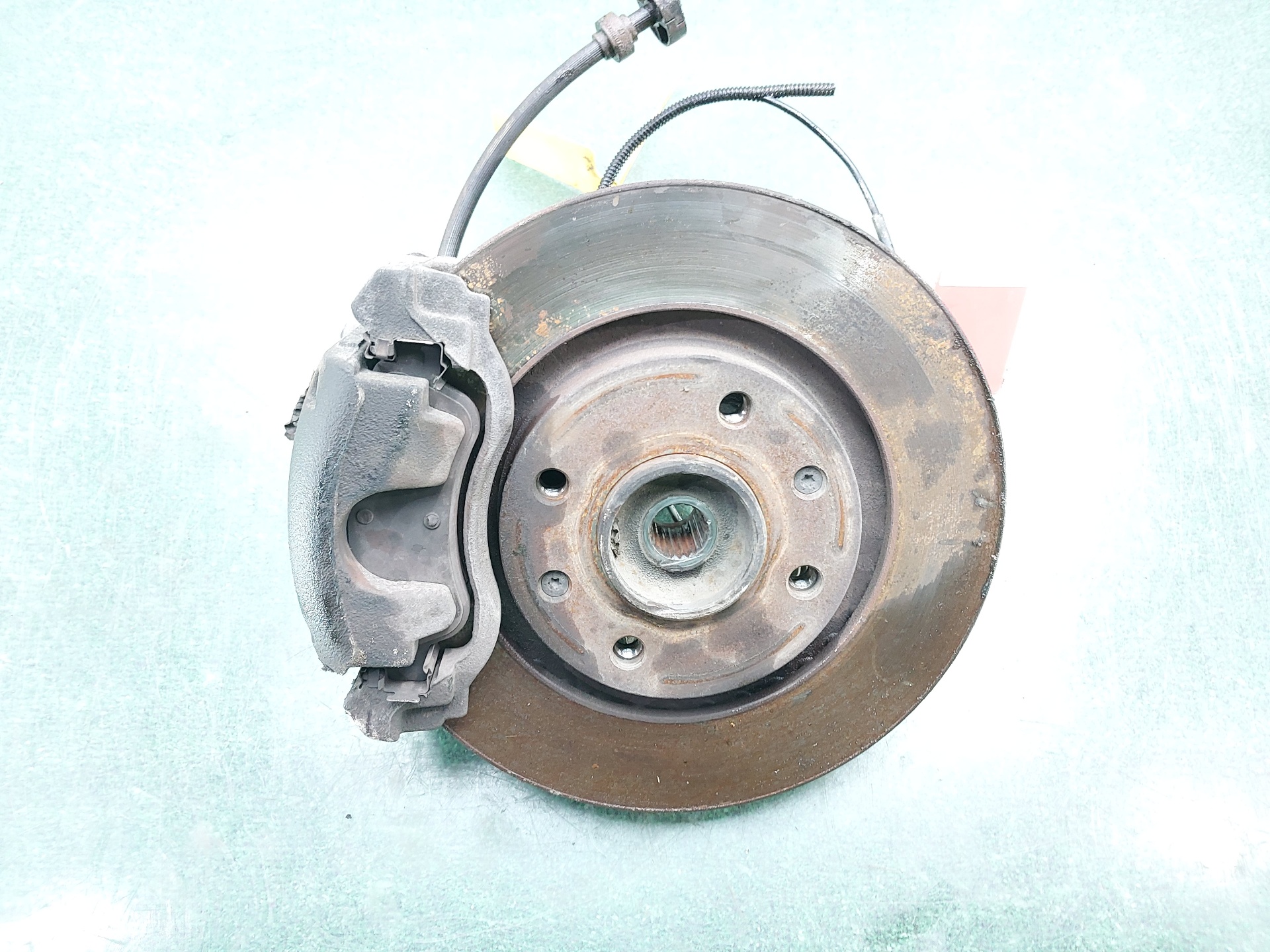 CITROËN C3 2 generation (2009-2016) Front Left Wheel Hub 1607557480 23032007