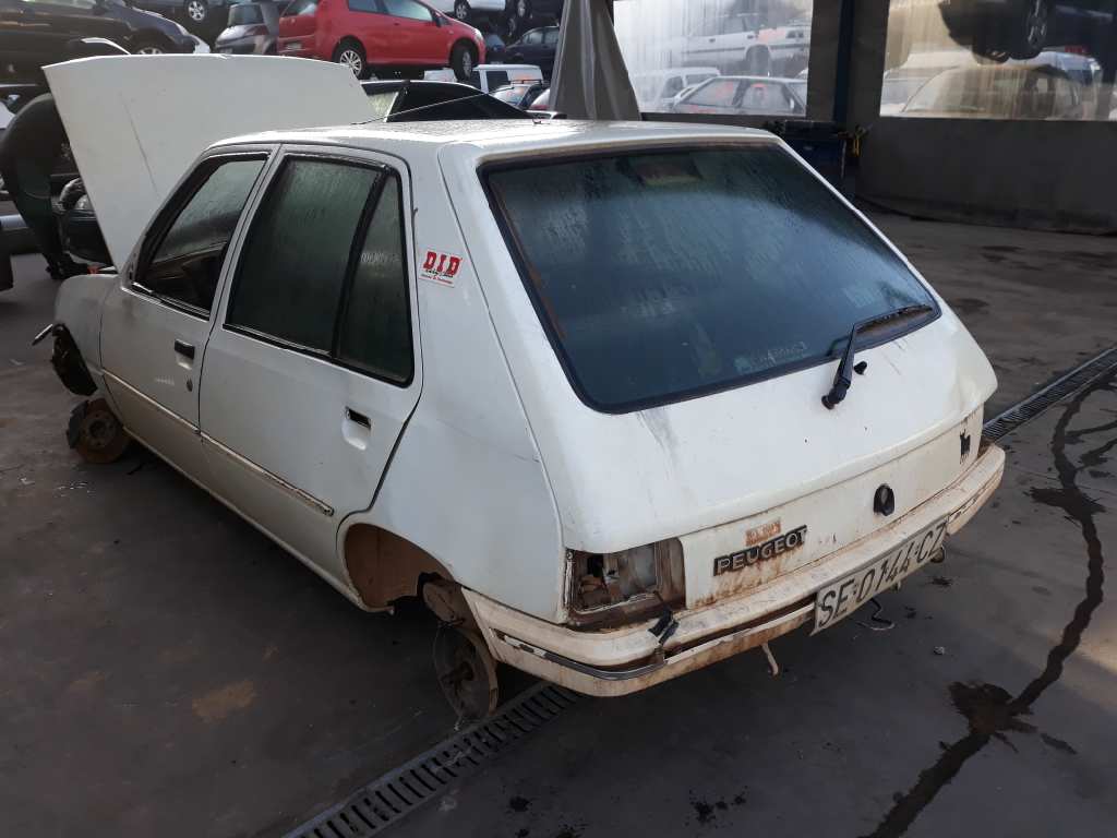 PEUGEOT 205 1 generation (1983-1998) Vinduesvaskertank 643137 18418002