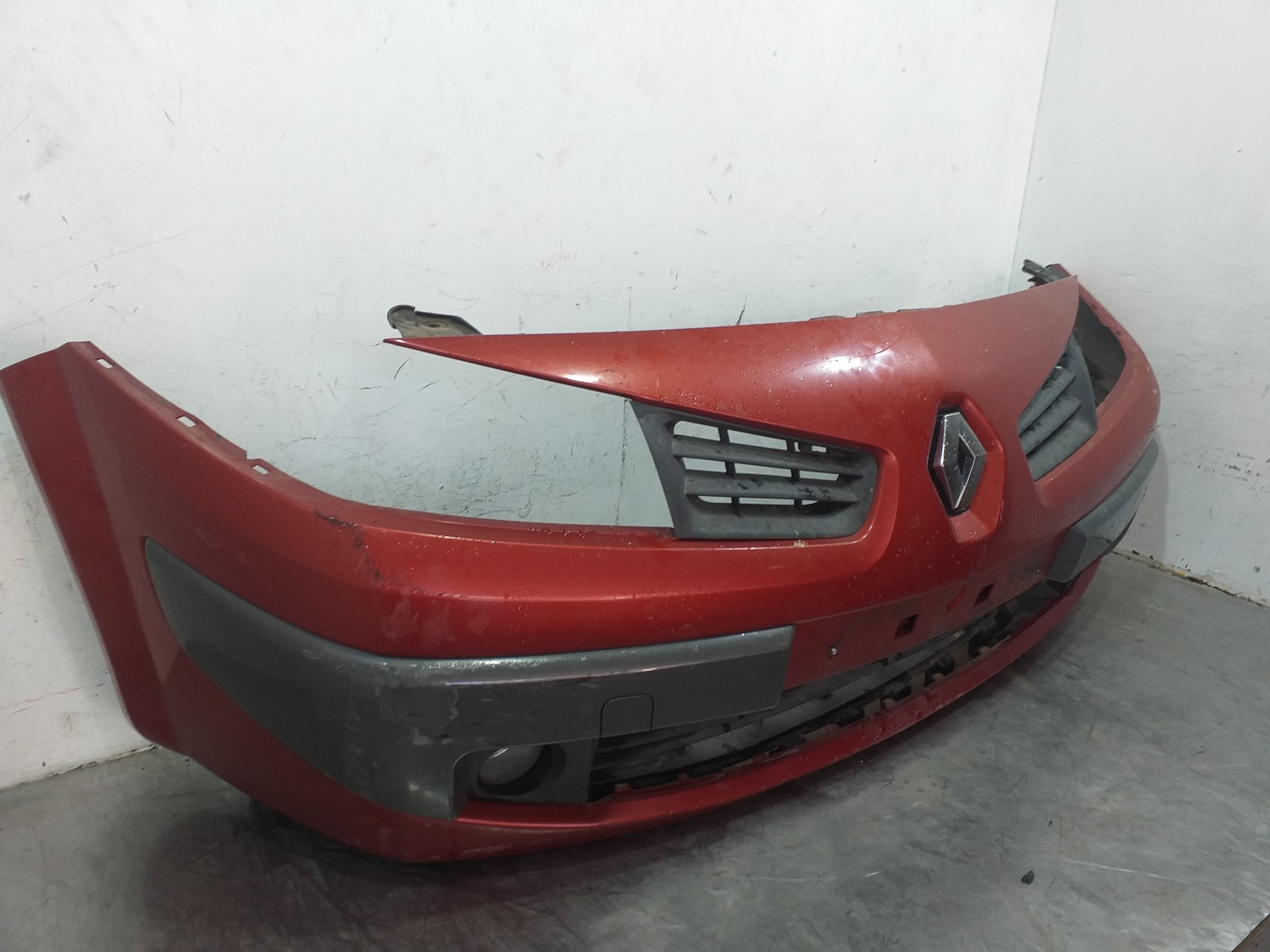 RENAULT Megane 2 generation (2002-2012) Priekšējais bamperis 620223579R 27298074