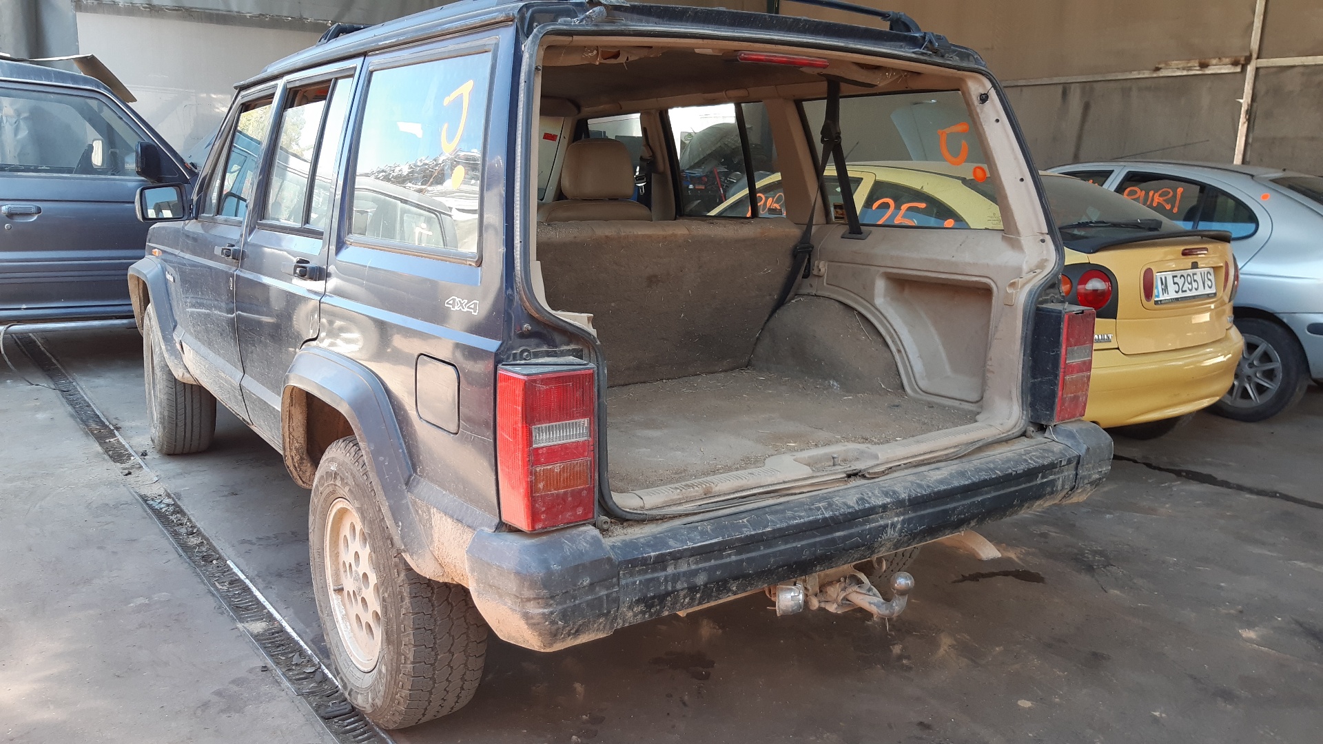 JEEP Cherokee 2 generation (XJ)  (1997-2001) Повторитель переднего правого крыла 8956000098 24957888