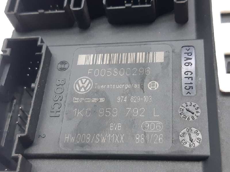 VOLKSWAGEN Jetta 5 generation (2005-2011) Priekšējo labo durvju logu pacelšanas motorīts 1K5837402AH 18601716