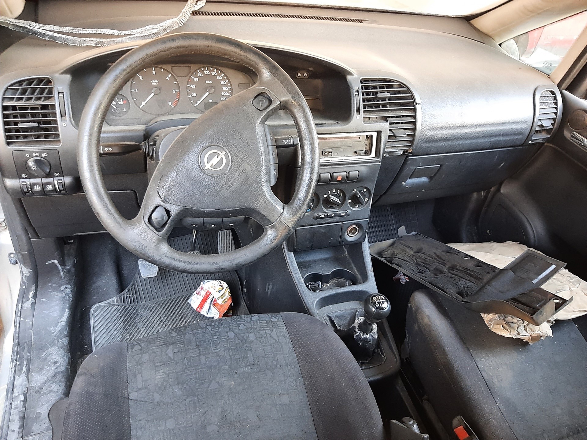 OPEL Corsa B (1993-2000) Решетка радиатора 90580685 22446058