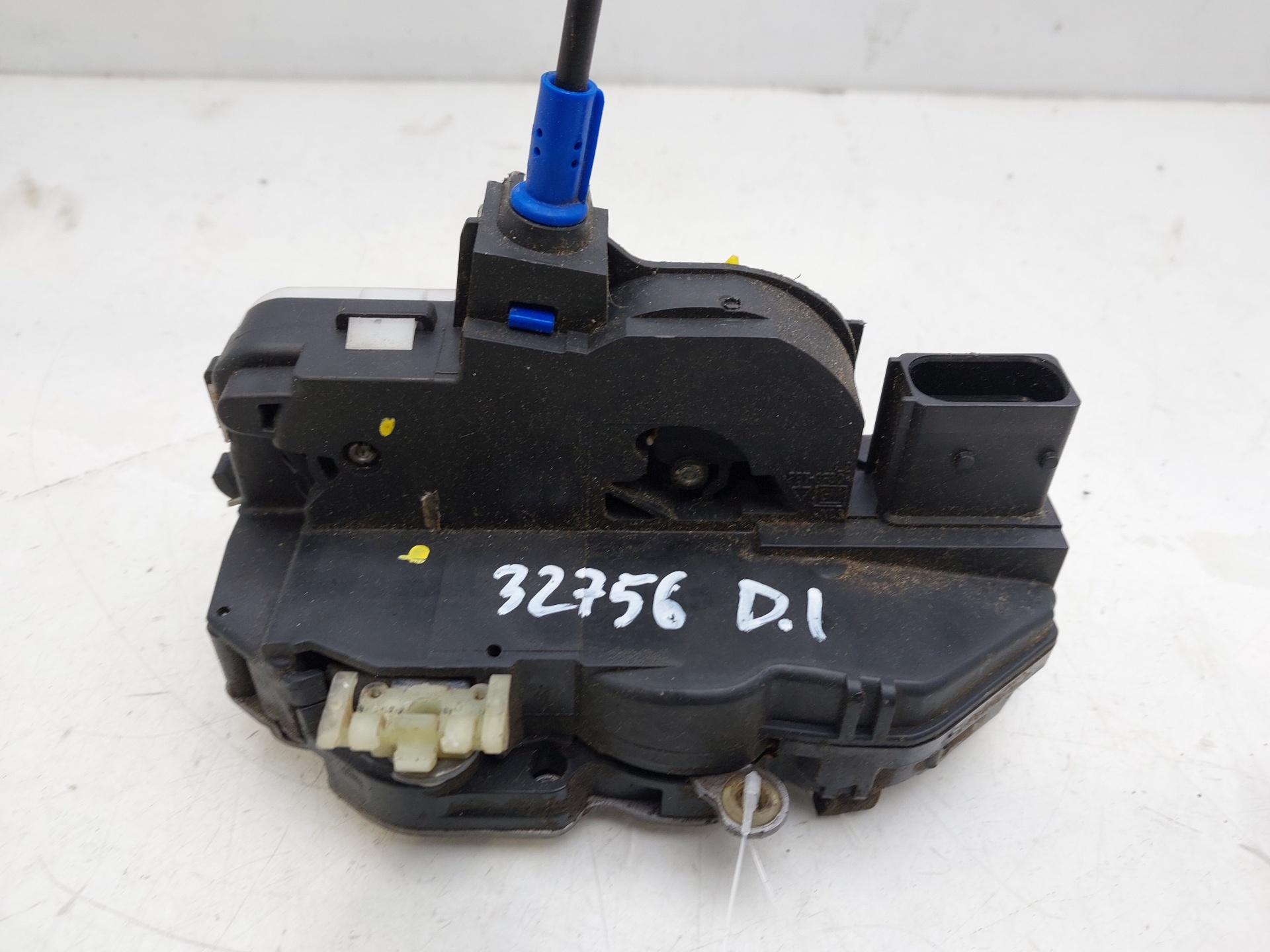 OPEL Astra J (2009-2020) Front Left Door Lock 13579522 23778580