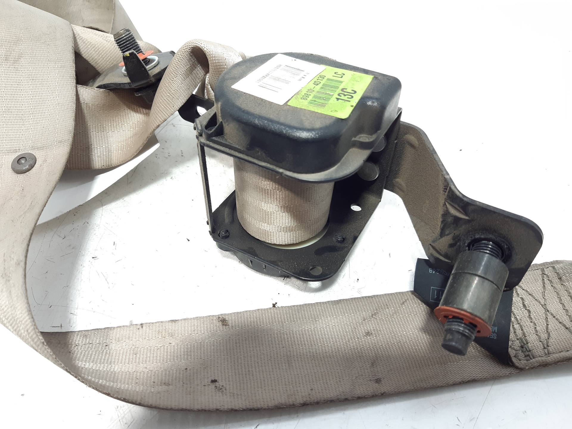 KIA Carnival 2 generation (2006-2010) Rear Left Seatbelt 898104D130 22273747