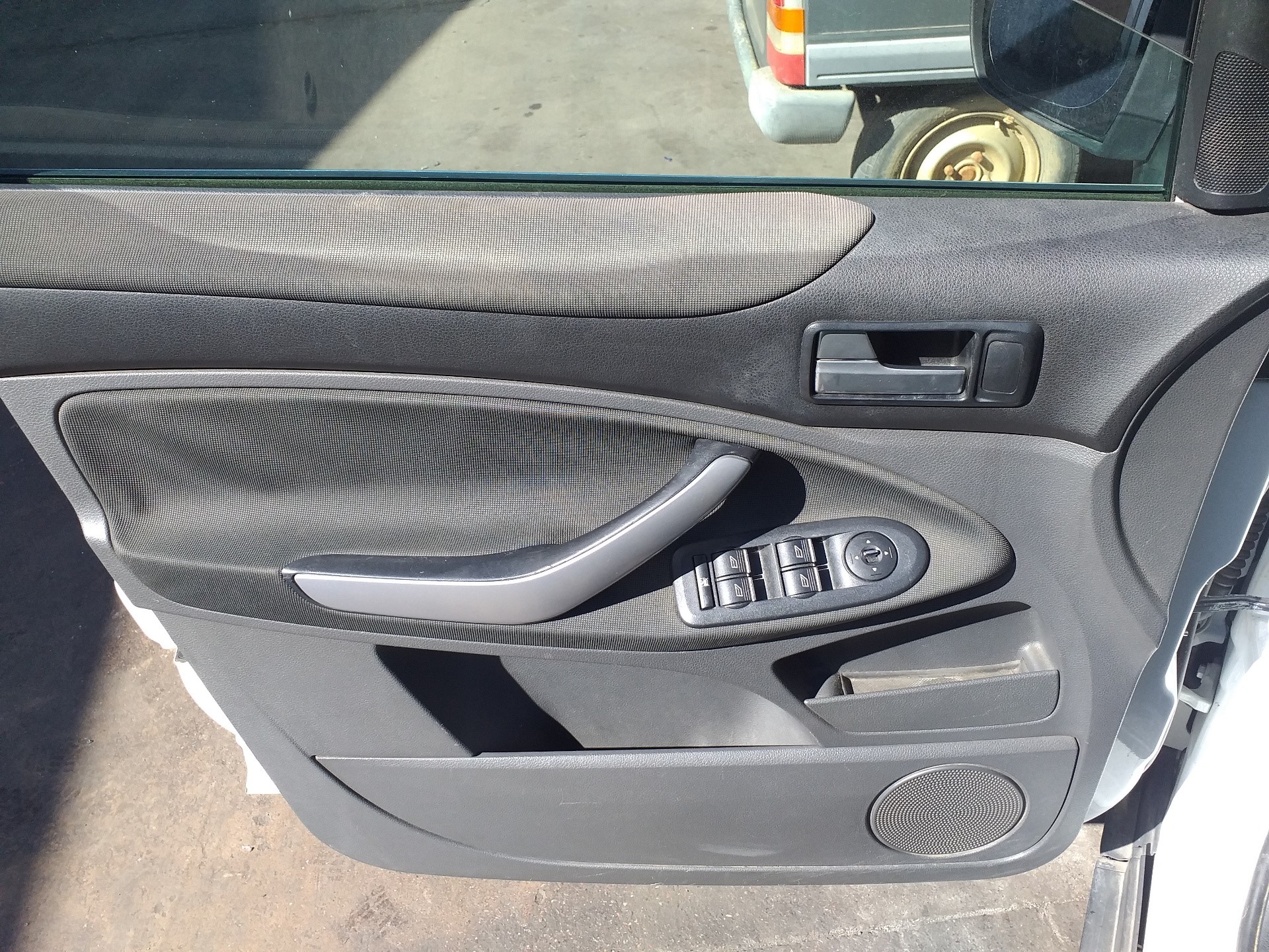FORD Kuga 2 generation (2013-2020) Aizmugurējo kreiso durvju loga pacēlāja motorīts 7M5T14B534AD 22497572