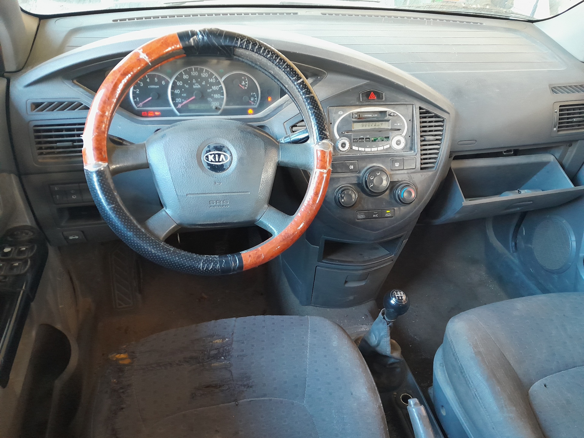 KIA Carens 2 generation (2002-2006) Variklio galva 2211127900 22885628