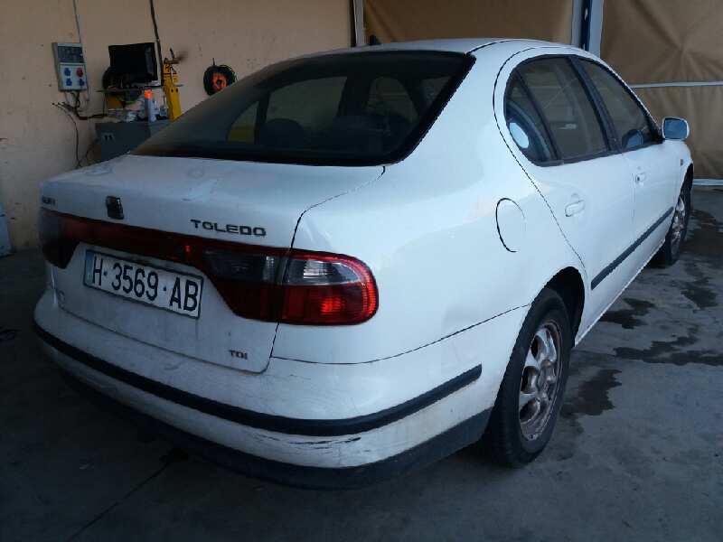 SEAT Toledo 2 generation (1999-2006) Aizmugurējā labā durvju slēdzene 3B4839016A 20176233