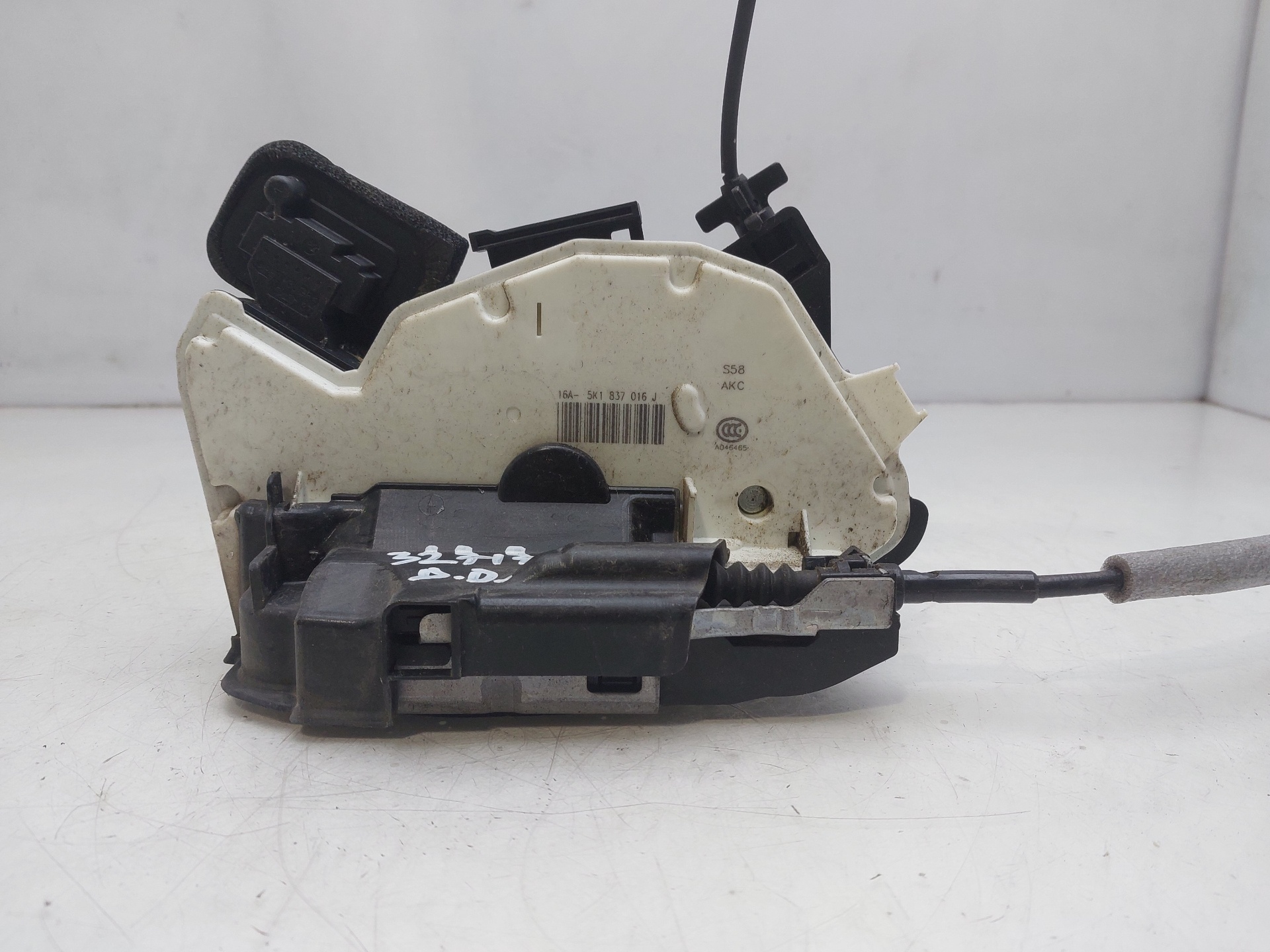 SEAT Leon 3 generation (2012-2020) Front Right Door Lock 5K1837016J 22561246