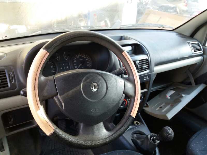 RENAULT Clio 2 generation (1998-2013) Левая противотуманка переднего бампера 8200002469 20194275