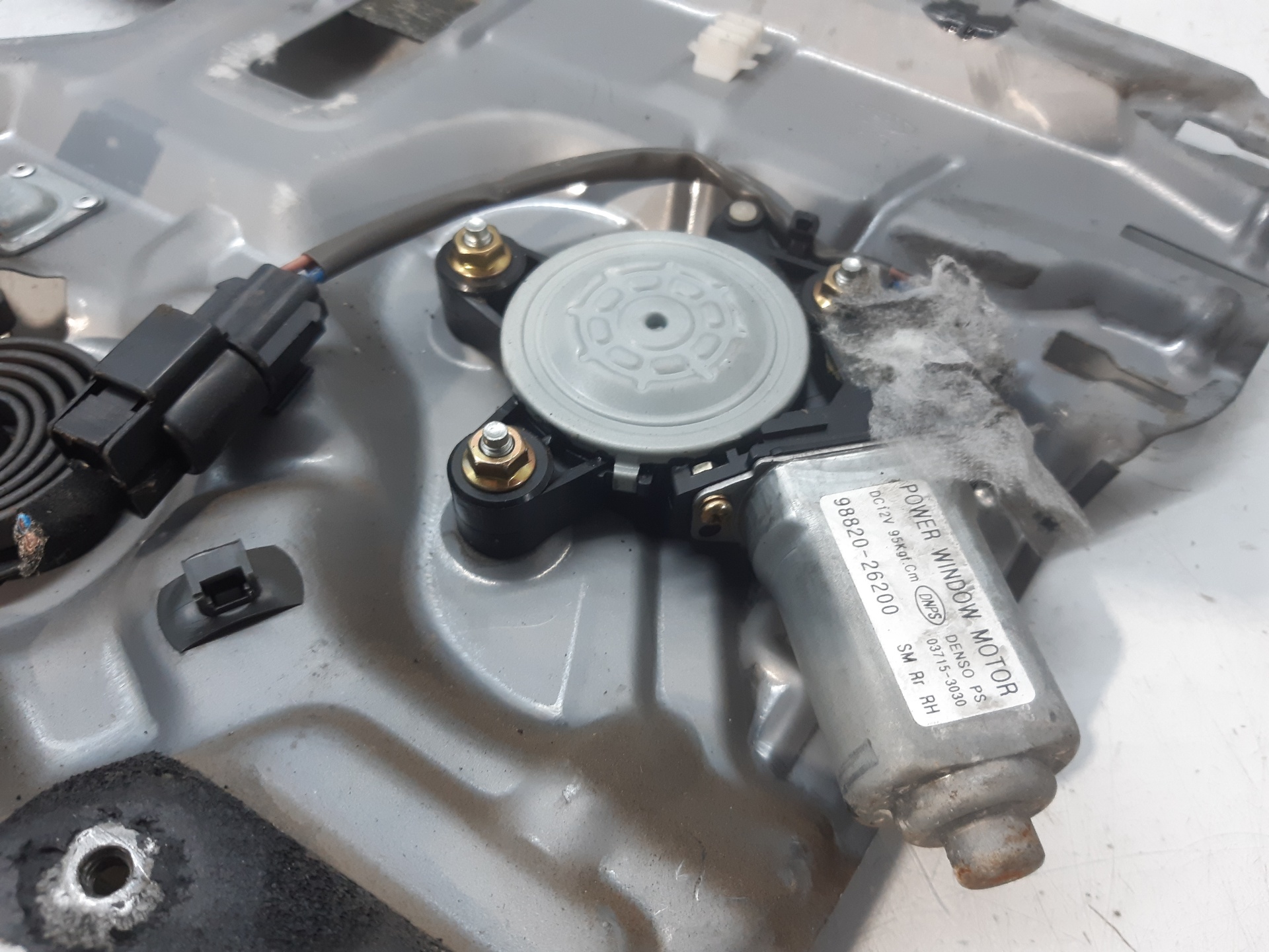 Elevalunas trasero derecho D4EA 8348026030 de Hyundai Santa fé i (sm) 2001-2006 113 CV con 196759 km - pieza usada