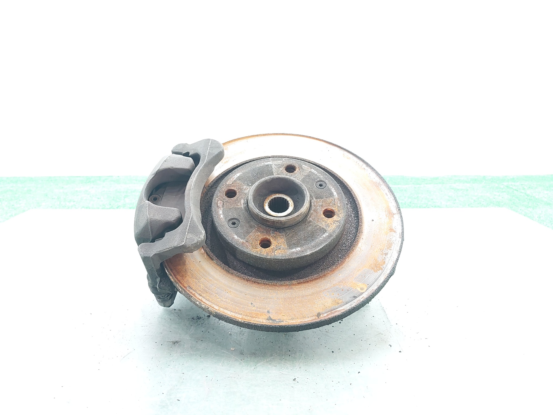 CITROËN C3 1 generation (2002-2010) Front Left Wheel Hub 1607557480 27297994